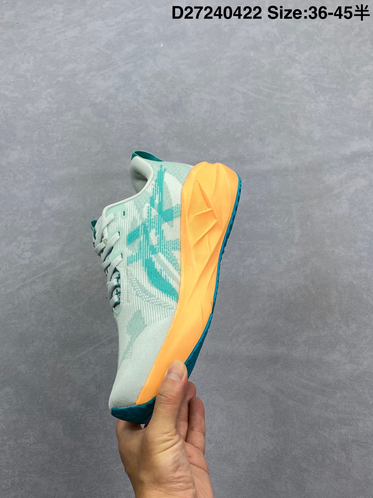 💰220
Asics Novablast 4 轻量跑鞋
ASICS (亚瑟士)是日本实业家鬼家喜八郎创立的跑鞋运动品牌,名字想法源自著名的拉丁谚语“AnimaSana In Corpore Sano”意为“健全的精
神寓于强健的体魄”。正如其名字的含义,ASICS亚瑟士一直坚信保持身体的健康与活力是打造健康快乐的生活方式的最佳途径。亚瑟士的跑鞋、篮球鞋等系列集专业与美貌于一身,拥有极高的热度
货号:1011B887-800
尺码:36 37 37.5 38 39 39.5 40 40.5 41.5 42 42.5 43.5 44 45
D27240422