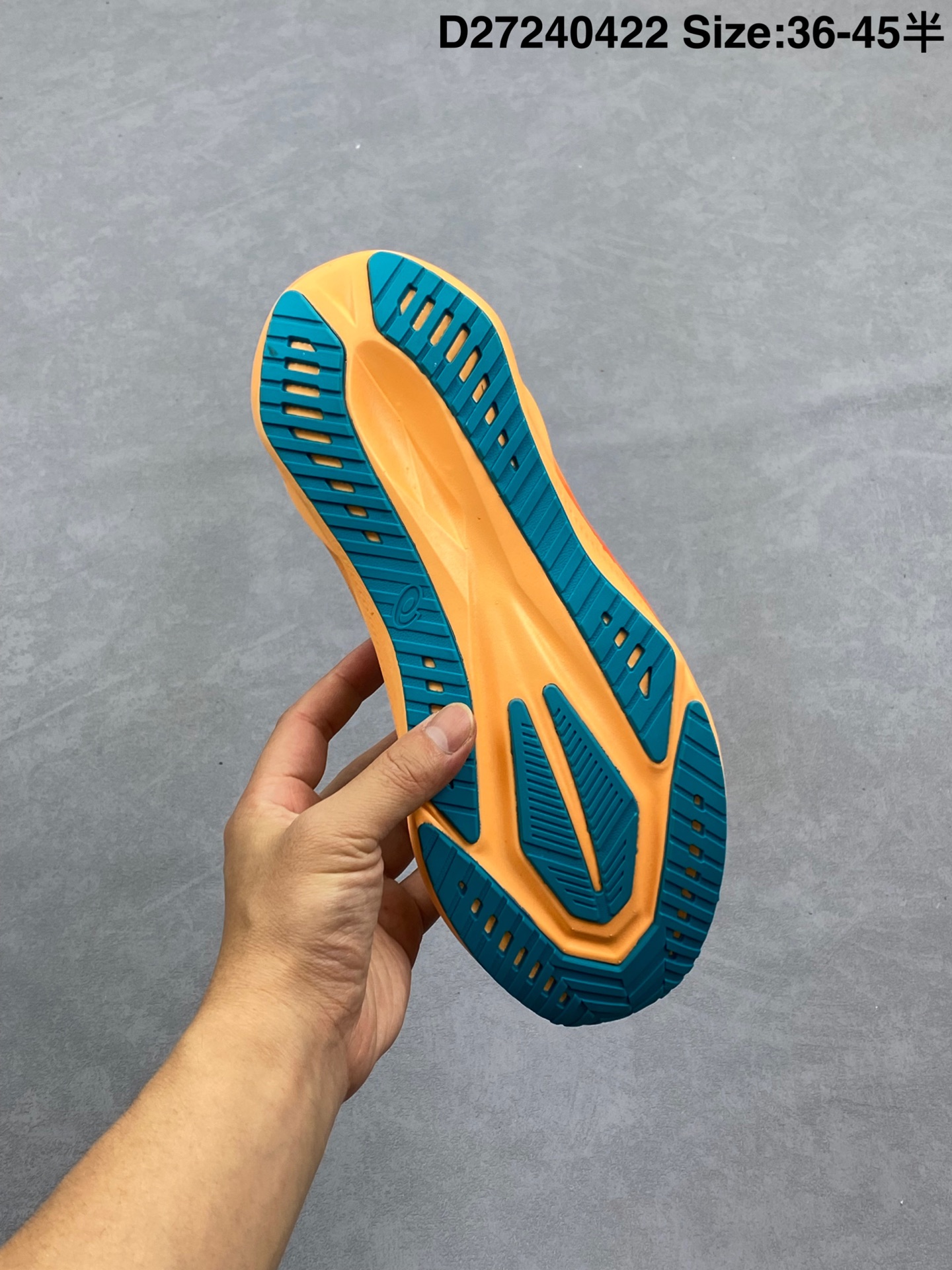 💰220
Asics Novablast 4 轻量跑鞋
ASICS (亚瑟士)是日本实业家鬼家喜八郎创立的跑鞋运动品牌,名字想法源自著名的拉丁谚语“AnimaSana In Corpore Sano”意为“健全的精
神寓于强健的体魄”。正如其名字的含义,ASICS亚瑟士一直坚信保持身体的健康与活力是打造健康快乐的生活方式的最佳途径。亚瑟士的跑鞋、篮球鞋等系列集专业与美貌于一身,拥有极高的热度
货号:1011B887-800
尺码:36 37 37.5 38 39 39.5 40 40.5 41.5 42 42.5 43.5 44 45
D27240422