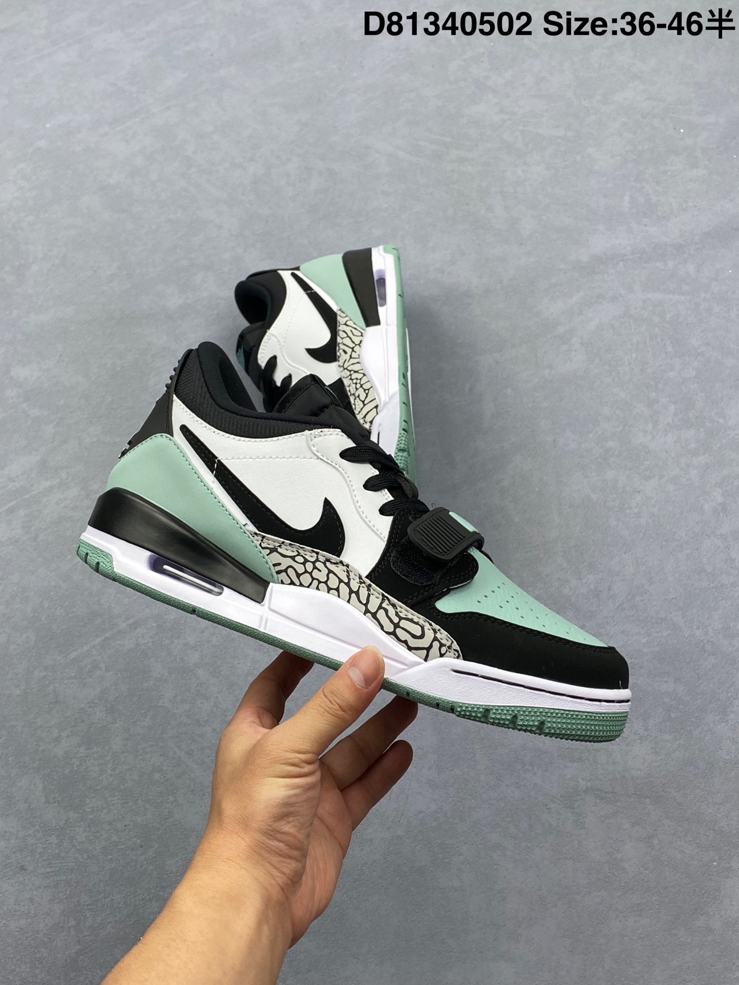 💰280
Air Jordan Legacy 312 Low 低帮 白绿色 AJ312 乔丹312代 aj312 乔312 低邦 白绿 乔丹篮球鞋系列 号称 “最强三合一” 的Air Jordan Legacyj 312 Low,自然有着杂交结合的设计,它的名字就展现出它所包含的鞋款元素,312分别对应了Air Jordan 3、Air Jordan 1 和 Air Trainers 2,将这三双经典又有不俗人气的鞋款融合,“最强三合一” 的名称由此得来!
货号:CD7069-109
尺码:36 36.5 37.5 38 38.5 39 40 40.5 41 42 42.5 43 44 44.5 45 46 47.5
D81340502