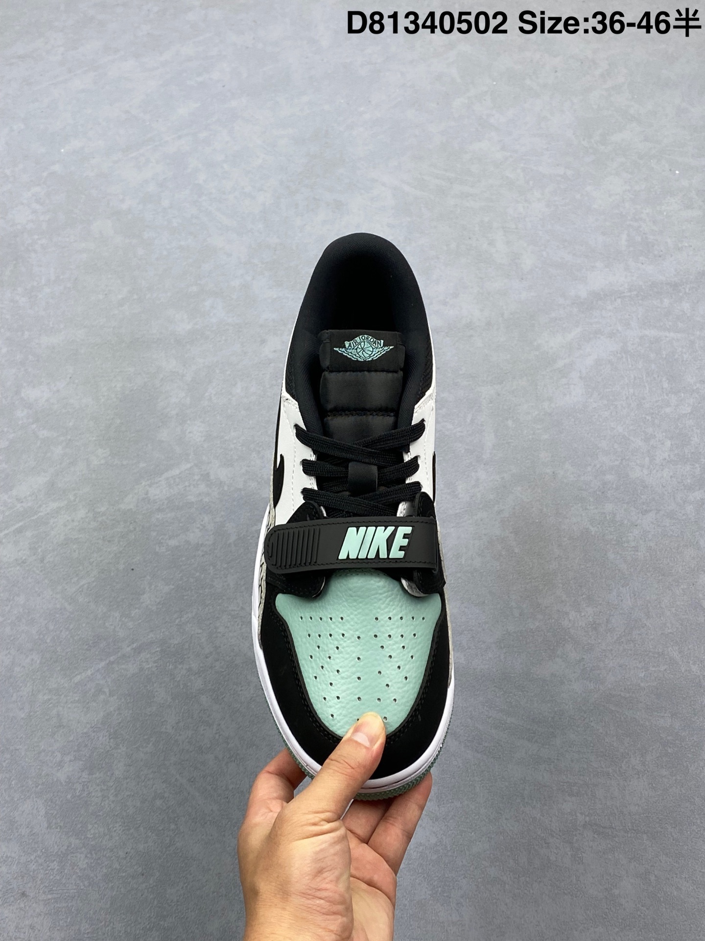 💰280
Air Jordan Legacy 312 Low 低帮 白绿色 AJ312 乔丹312代 aj312 乔312 低邦 白绿 乔丹篮球鞋系列 号称 “最强三合一” 的Air Jordan Legacyj 312 Low,自然有着杂交结合的设计,它的名字就展现出它所包含的鞋款元素,312分别对应了Air Jordan 3、Air Jordan 1 和 Air Trainers 2,将这三双经典又有不俗人气的鞋款融合,“最强三合一” 的名称由此得来!
货号:CD7069-109
尺码:36 36.5 37.5 38 38.5 39 40 40.5 41 42 42.5 43 44 44.5 45 46 47.5
D81340502