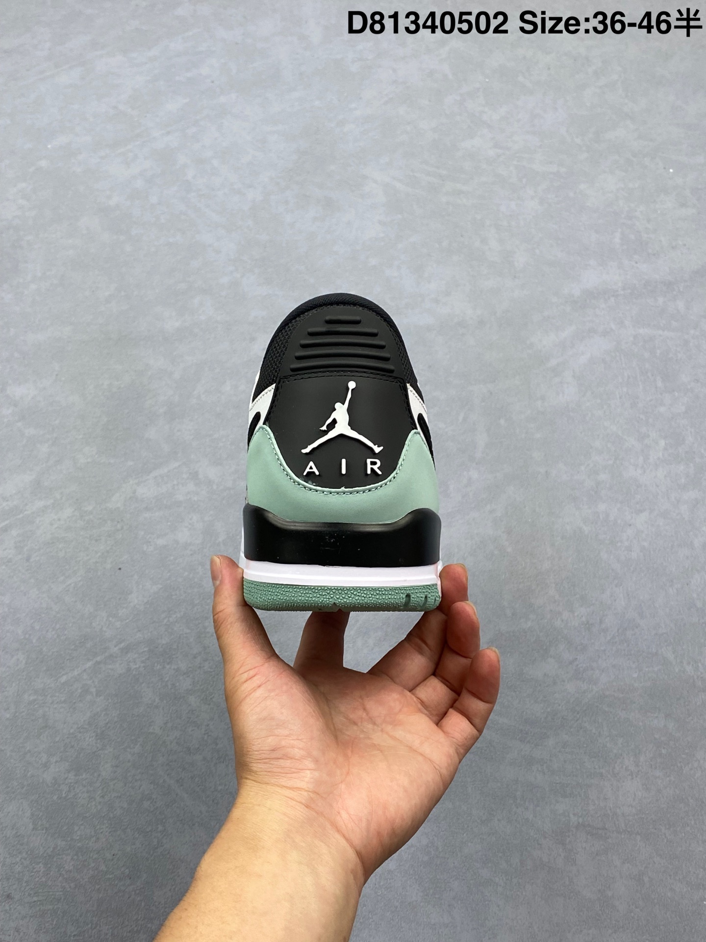 💰280
Air Jordan Legacy 312 Low 低帮 白绿色 AJ312 乔丹312代 aj312 乔312 低邦 白绿 乔丹篮球鞋系列 号称 “最强三合一” 的Air Jordan Legacyj 312 Low,自然有着杂交结合的设计,它的名字就展现出它所包含的鞋款元素,312分别对应了Air Jordan 3、Air Jordan 1 和 Air Trainers 2,将这三双经典又有不俗人气的鞋款融合,“最强三合一” 的名称由此得来!
货号:CD7069-109
尺码:36 36.5 37.5 38 38.5 39 40 40.5 41 42 42.5 43 44 44.5 45 46 47.5
D81340502