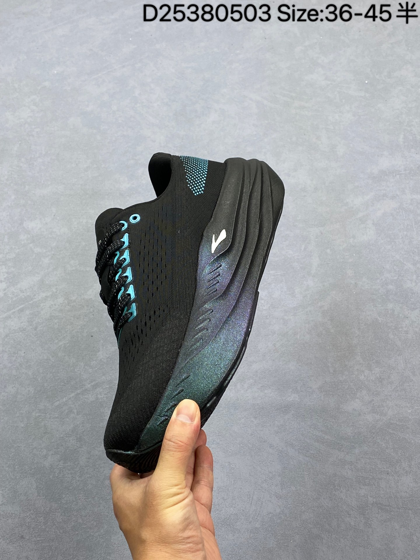 💰300
✅Brooks 布鲁克斯Glycerin Max 超级甘油 厚底马拉松缓震跑鞋
该鞋以厚实的中底和高分子注氮技术为特点 提供极致的缓震性能 鞋面柔软厚实 具有良好的包裹性能和散热性能 大底设计简单 纹路深 适合城市路跑
货号：120436 1B 026
尺码：36-45带半码
编码：D25380503