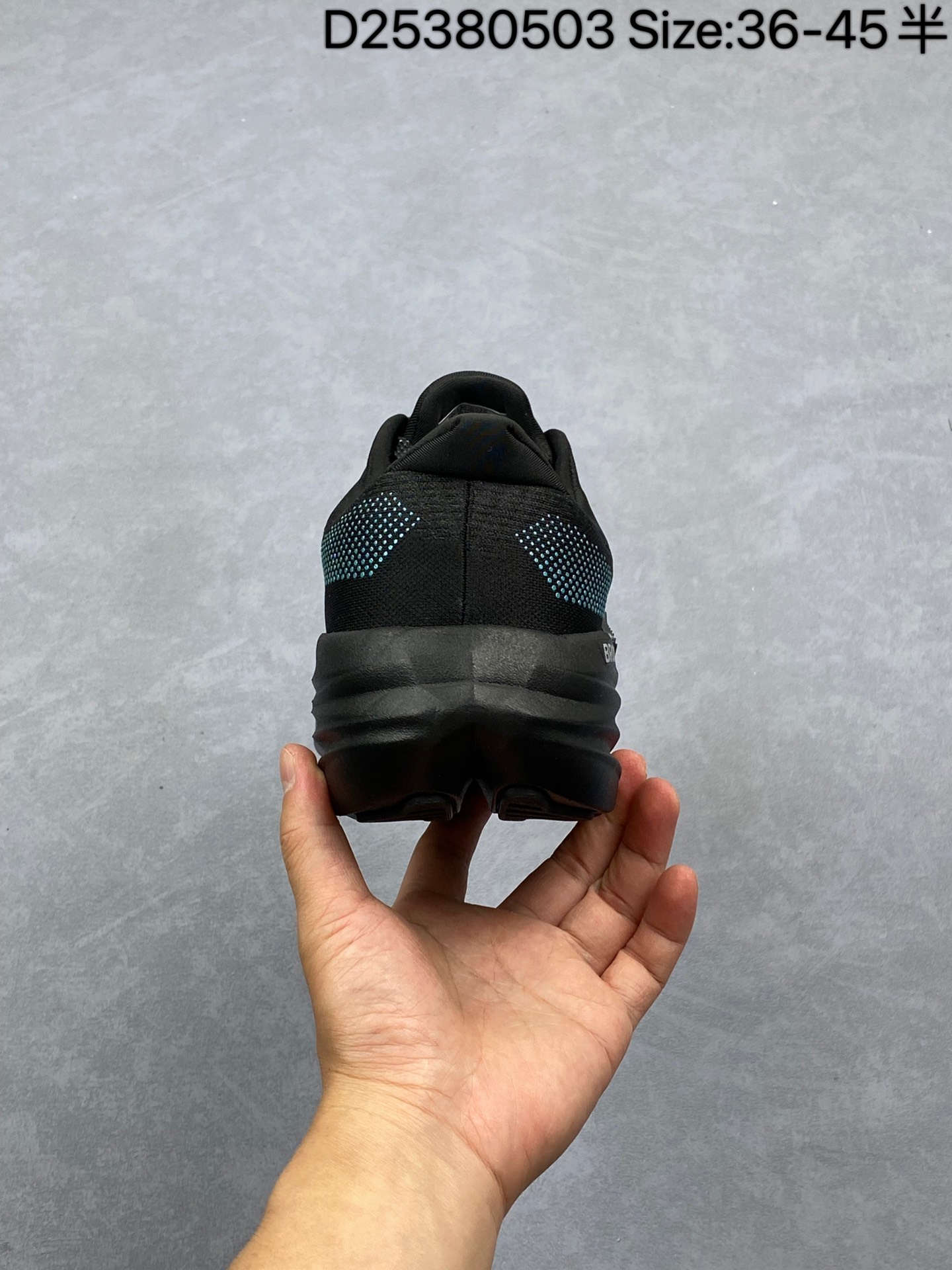 💰300
✅Brooks 布鲁克斯Glycerin Max 超级甘油 厚底马拉松缓震跑鞋
该鞋以厚实的中底和高分子注氮技术为特点 提供极致的缓震性能 鞋面柔软厚实 具有良好的包裹性能和散热性能 大底设计简单 纹路深 适合城市路跑
货号：120436 1B 026
尺码：36-45带半码
编码：D25380503