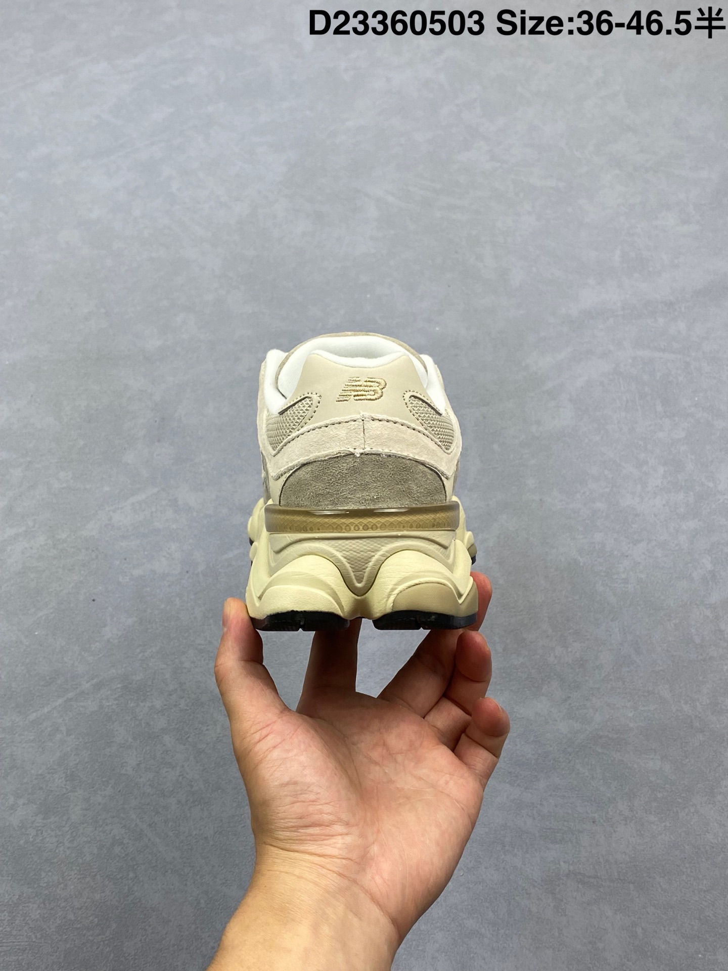 💰290
Joe Freshgoods x New Balance 版本
NB9060 联名款 复古休闲运动慢跑鞋
鞋款灵感源自设计师本人对夏日的怀日回忆。鞋面大身由空间双格及磨砂鞋面拼接而生,配以柔和、温暖的粉橘色调,夏日氛围拉满#采用大面积网眼以及麂皮材质覆盖鞋身,还原经典气质。搭载ABZORB避震科技,由泡沫聚酯制成,上脚可以有效减少由鞋底反弹对身体及双腿的冲击力
官方货号:U9060JBC
尺码:36 37 37.5 38 38.5 39.5 40 40.5 41.5 42 42.5 43 44 45 46
Size:36~46.5半
编码:D23360503