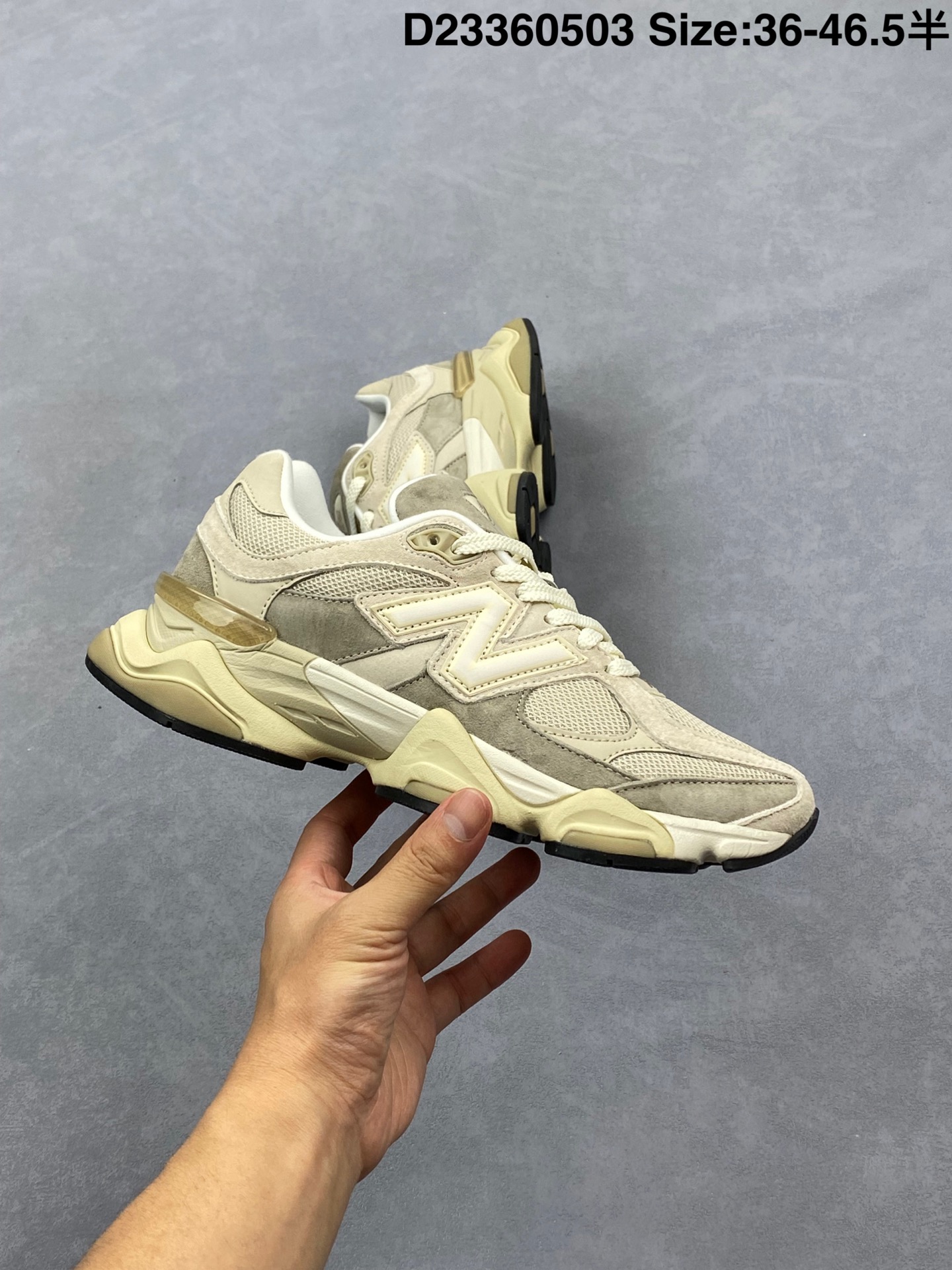 💰290
Joe Freshgoods x New Balance 版本
NB9060 联名款 复古休闲运动慢跑鞋
鞋款灵感源自设计师本人对夏日的怀日回忆。鞋面大身由空间双格及磨砂鞋面拼接而生,配以柔和、温暖的粉橘色调,夏日氛围拉满#采用大面积网眼以及麂皮材质覆盖鞋身,还原经典气质。搭载ABZORB避震科技,由泡沫聚酯制成,上脚可以有效减少由鞋底反弹对身体及双腿的冲击力
官方货号:U9060JBC
尺码:36 37 37.5 38 38.5 39.5 40 40.5 41.5 42 42.5 43 44 45 46
Size:36~46.5半
编码:D23360503