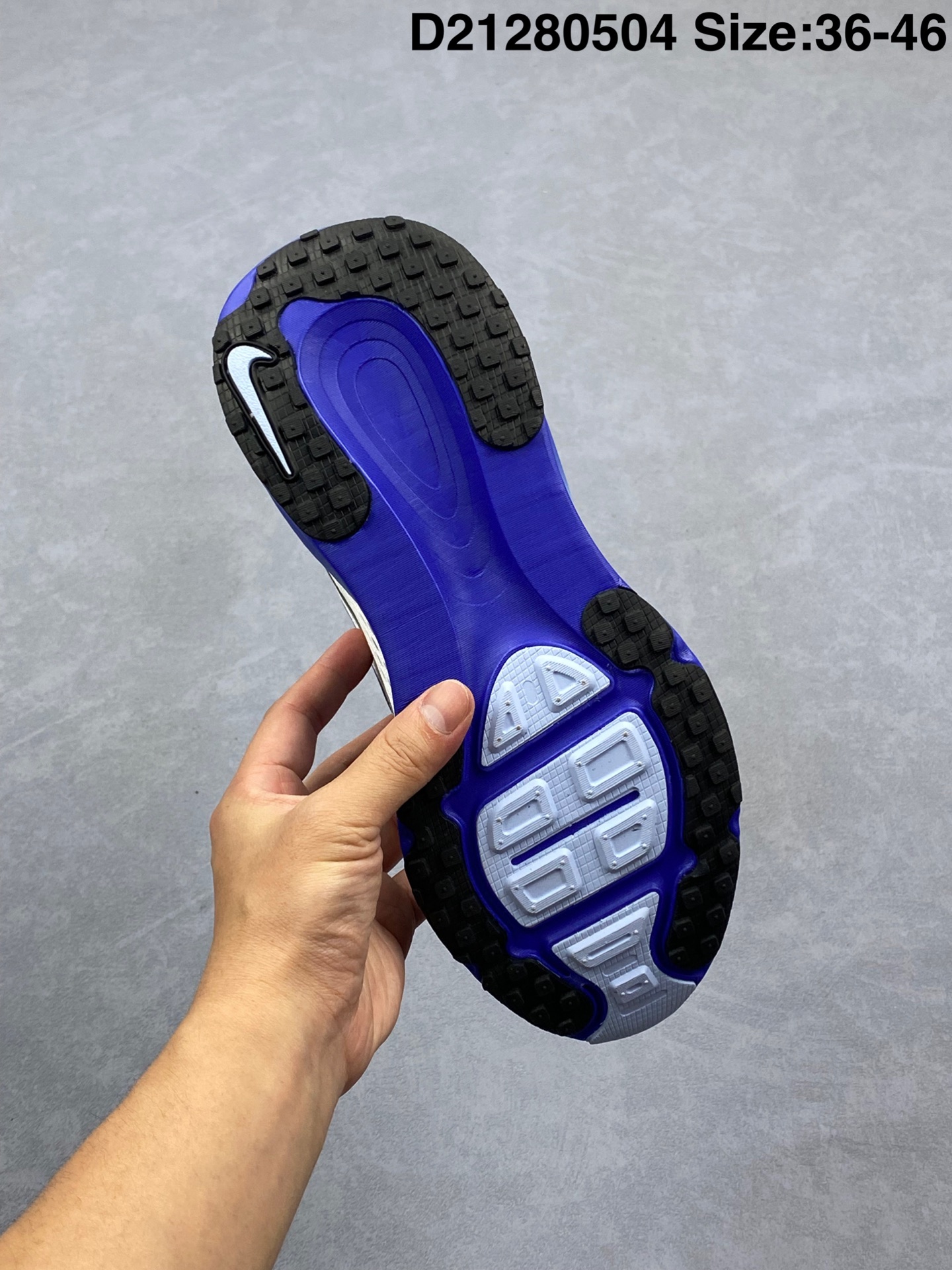 💰240
Nike VOMERO 18 耐克 舒适减震防滑 低帮跑步鞋
全掌ReactX泡绵中底 前掌和后跟还配备了Air Zoom气垫单元 据说跑起来更快更舒适哦 这次最大的升级点 首次引入了ReactX泡绵
货号：HM6803-104
尺码：36 36.5 37.5 38 38.5 39 40 40.5 41 42 42.5 43 44 45 46
编码：D21280504