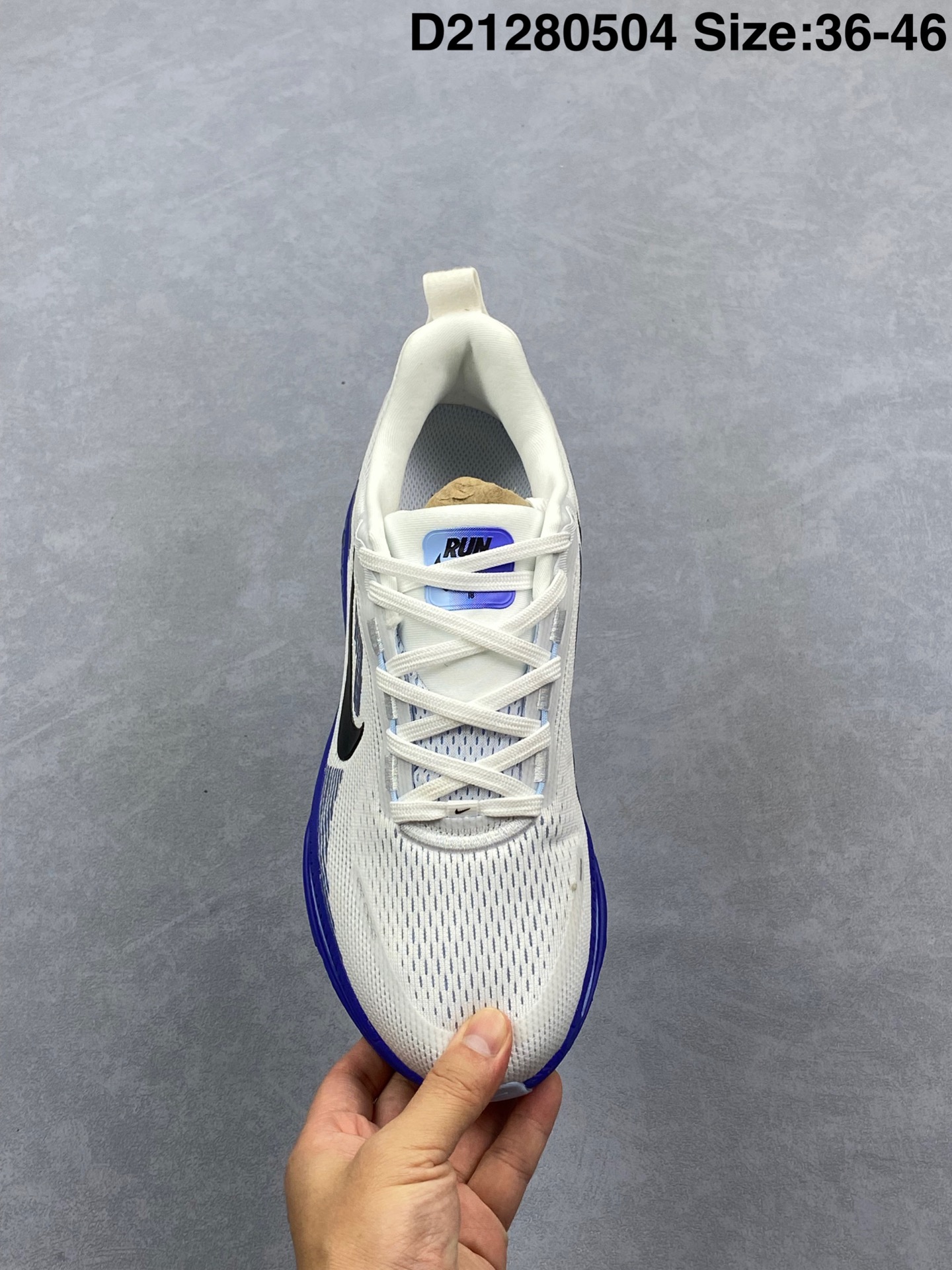 💰240
Nike VOMERO 18 耐克 舒适减震防滑 低帮跑步鞋
全掌ReactX泡绵中底 前掌和后跟还配备了Air Zoom气垫单元 据说跑起来更快更舒适哦 这次最大的升级点 首次引入了ReactX泡绵
货号：HM6803-104
尺码：36 36.5 37.5 38 38.5 39 40 40.5 41 42 42.5 43 44 45 46
编码：D21280504