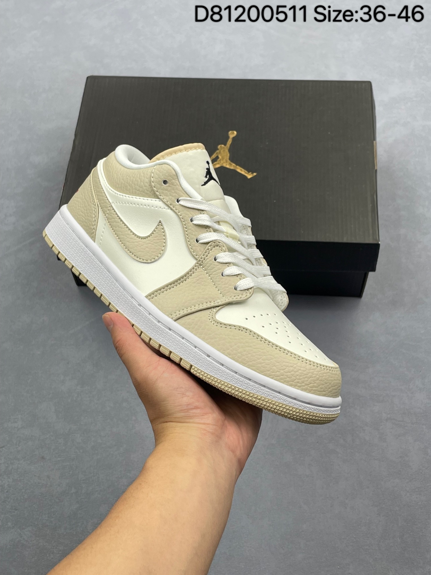 Jordan/乔丹 AJ1低帮 男女鞋真标带半码,原楦型开发纸版,采用软质粒面牛剖皮革鞋面材质,中底注胶孔内置真Sole气垫❗️AJ1低帮迎来最新配色,耐克Nike Air Jordan 1 Low SE"Heavy Tan Leather"AJ1乔丹一代低帮经典复古文化休闲运动篮球鞋“帆白黄卡其 货号:FB7168-121 类型:男女鞋 版本:真标级 编码:D81200511