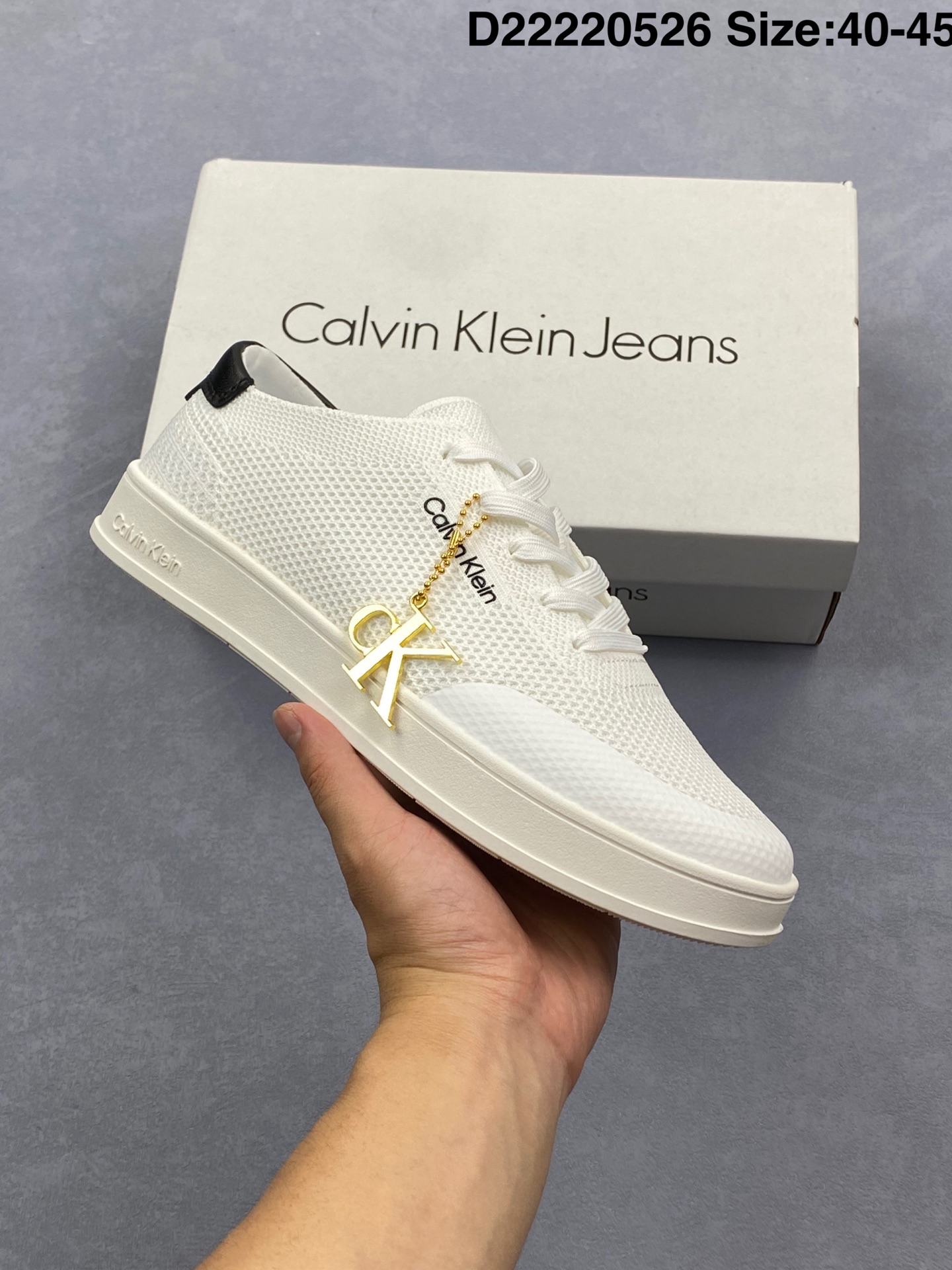 合集💰110
CALVIN KLEIN 网眼 圆头系带 低帮 板鞋 男款 白色
货号：HMOHM01723
尺码：如图
D22220526 Size：40-45