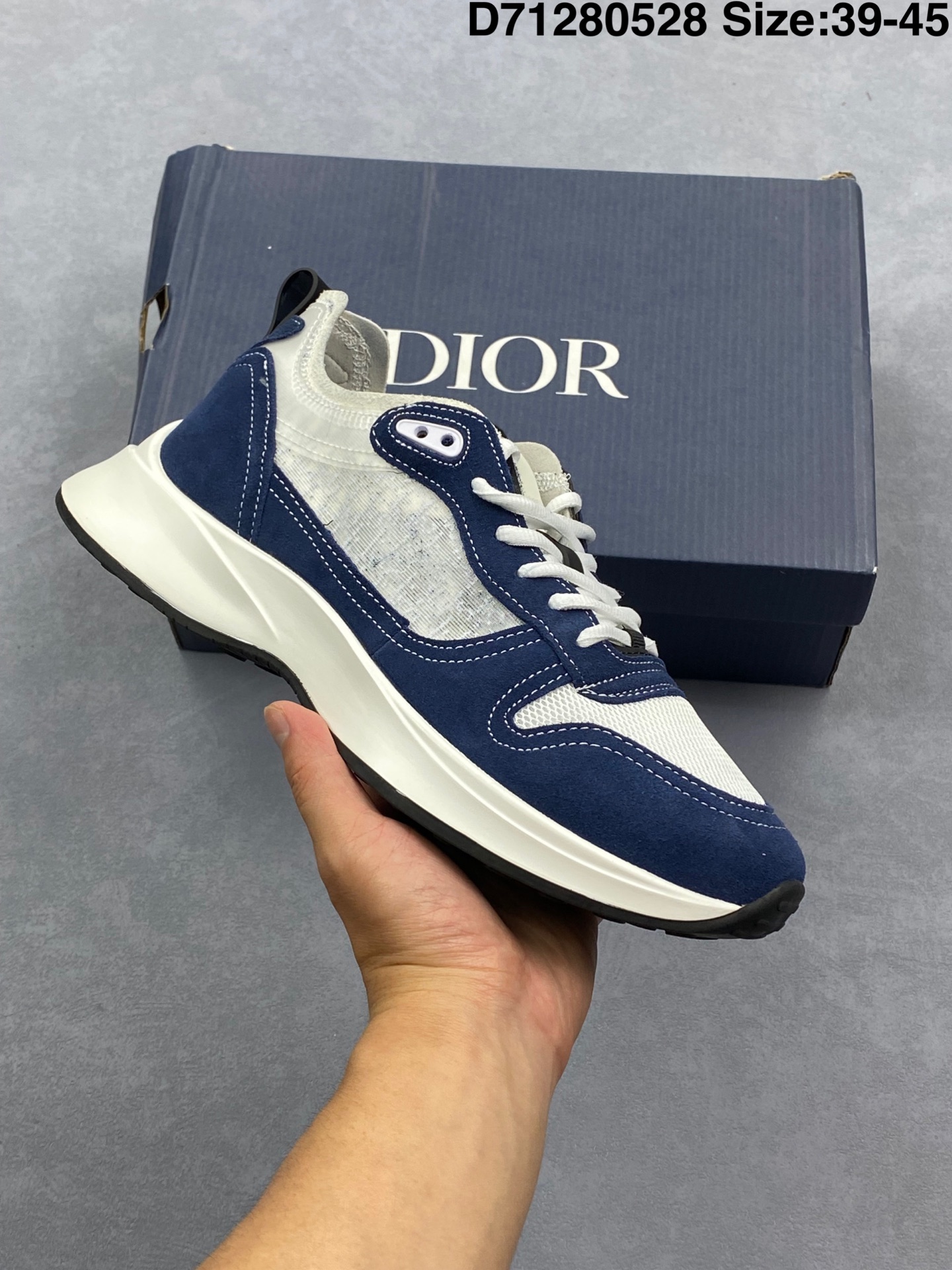 💰140
迪奥DIOR HOMME 高奢品牌经典复古老爹鞋 夸张流线极符 外形延续当下潮流得未来感老爹鞋
货号：1039256
尺码：如图
编号：D71280528