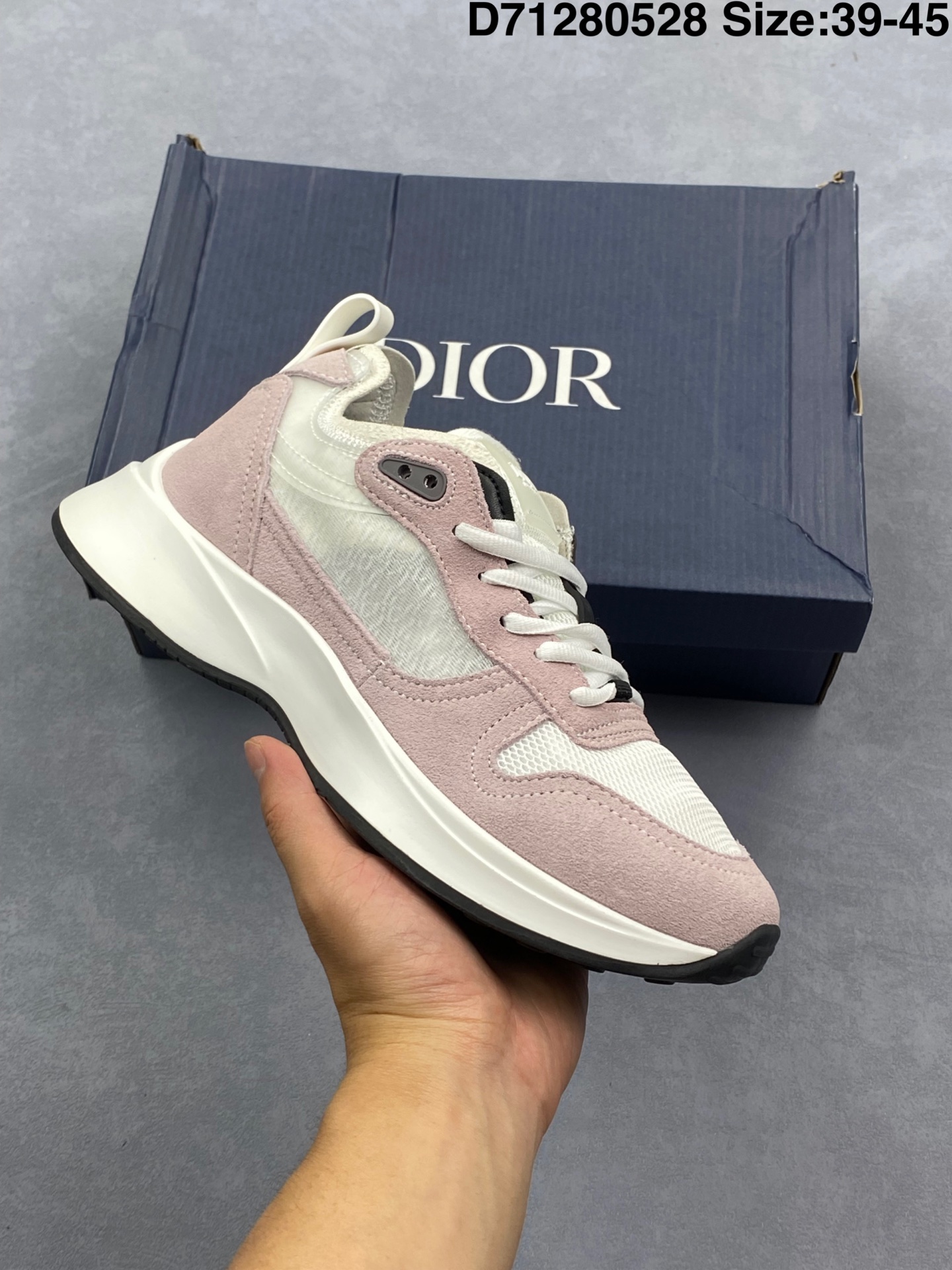 💰140
迪奥DIOR HOMME 高奢品牌经典复古老爹鞋 夸张流线极符 外形延续当下潮流得未来感老爹鞋
货号：1039256
尺码：如图
编号：D71280528