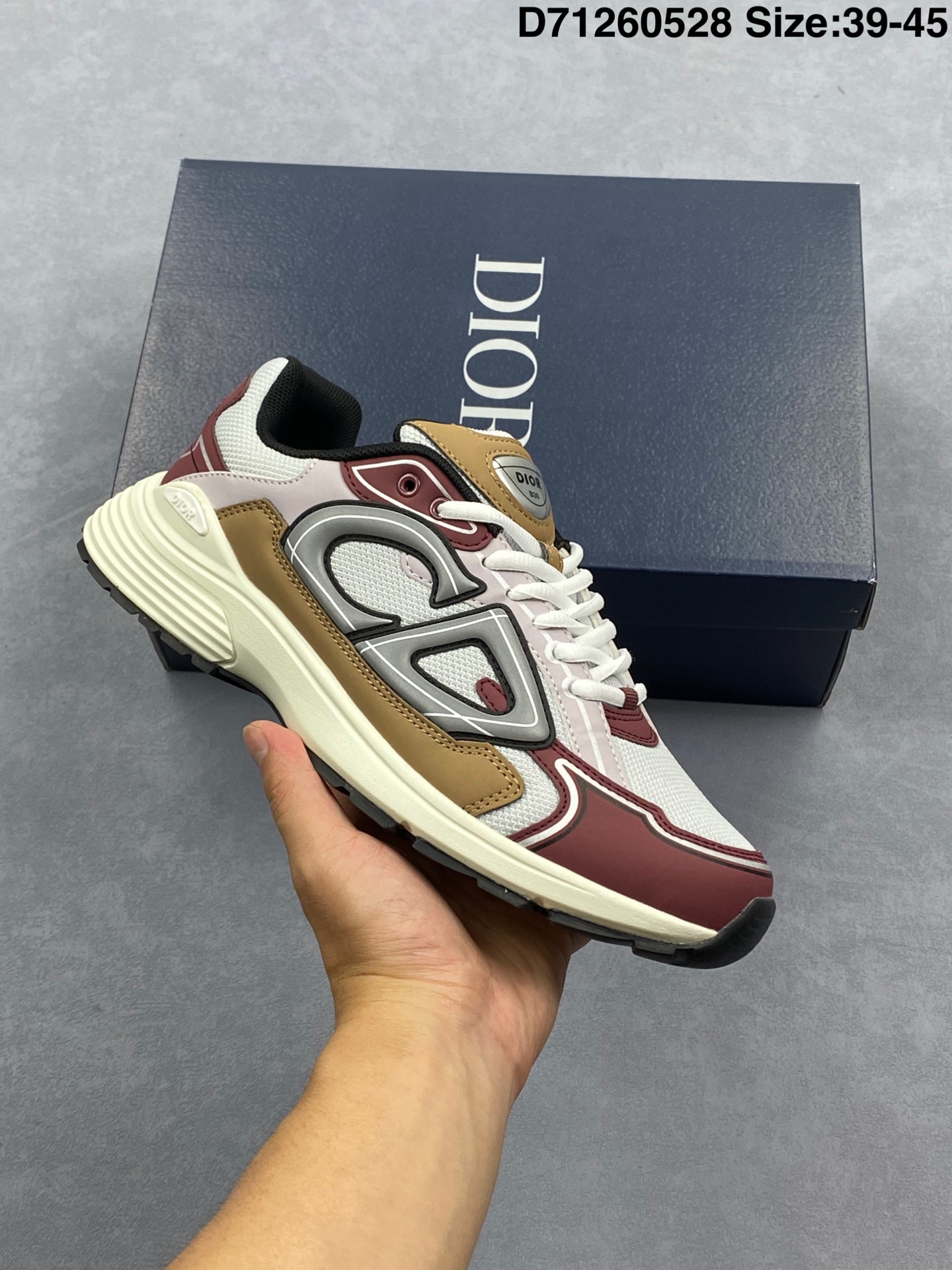 💰130
迪奥DIOR HOMME 高奢品牌经典复古老爹鞋 夸张流线极符 外形延续当下潮流得未来感老爹鞋
货号：1039256
尺码：如图
编号：D71260528