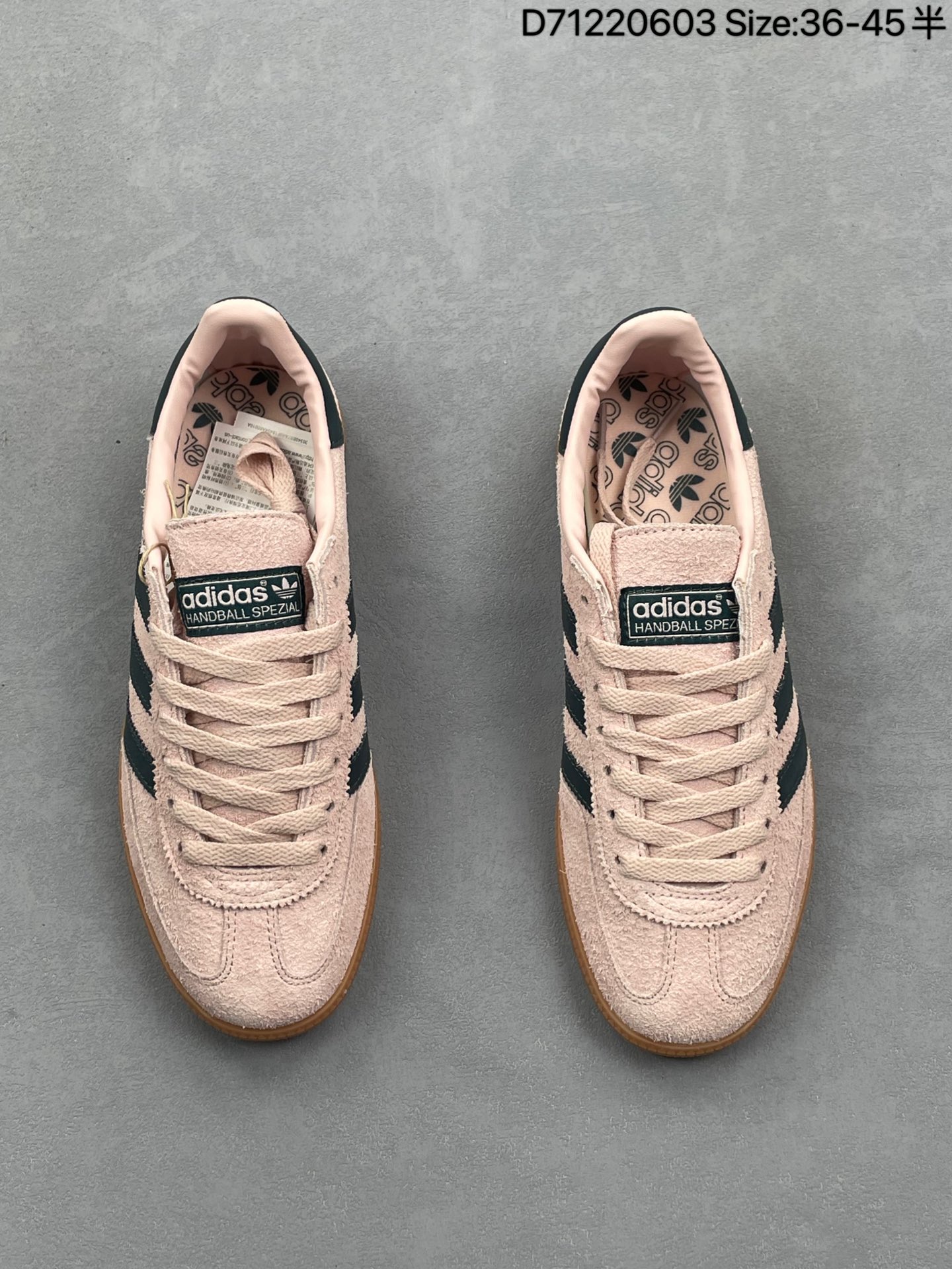 💰110
✅AD Originals Handball SPZL 手球运动员系列百搭休闲运动板鞋 粉黑 口碑大厂出品 品控大底版型不断改良更新 原厂皮料 原装过验内外标加持 全套原纸板楦头开发 确保原汁原味 完美呈现桑巴版型 一比一鞋头弧度高度鞋身弧度 数据细节工艺流程均保持一致 这款来自阿迪达斯的这款HANDBALL SPZL前身是一双手球运动鞋 这一次拿来复刻 所以鞋面的主要色彩选用了黑色 鞋面外侧除了Spezial字母之外还有三叶草标志 Handball SPZL作为复古手球训练鞋与作为室内足球鞋的Samba有着异曲同工之处 但是质感更为出众的鞋身以及丰富的配色选择比起Samba来讲可以说是更胜一筹了 尺码对应库存‼️
货号：IF6561
尺码：36-45带半码
编码：D71220603