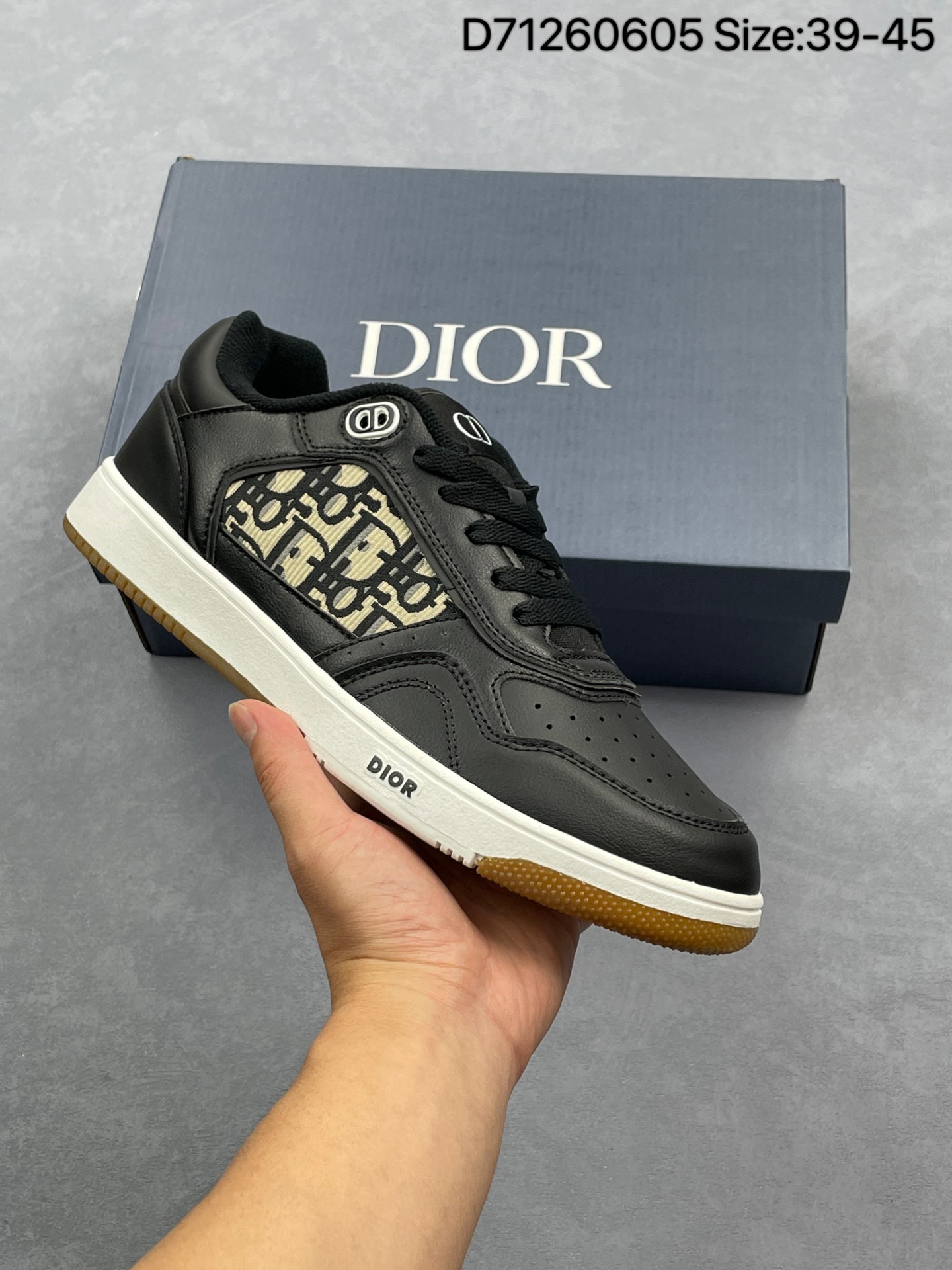 💰130
高奢品牌-Dior迪奥 B28 Oblique Galaxy Low Top Sneakers B28低帮系列复古百搭运动休闲板鞋“浅灰黑夜蓝刺绣CD重影”
尺码:39～45
ID:71260605