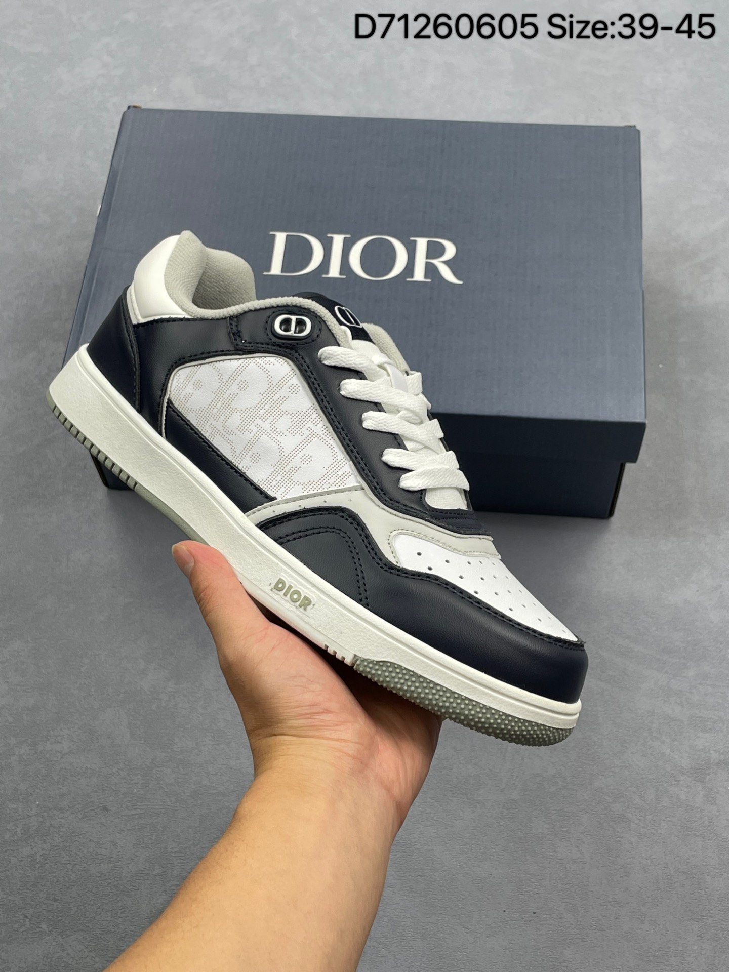 合集💰130
高奢品牌-Dior迪奥 B28 Oblique Galaxy Low Top Sneakers B28低帮系列复古百搭运动休闲板鞋“浅灰黑夜蓝刺绣CD重影”
尺码:39～45
ID:71260605