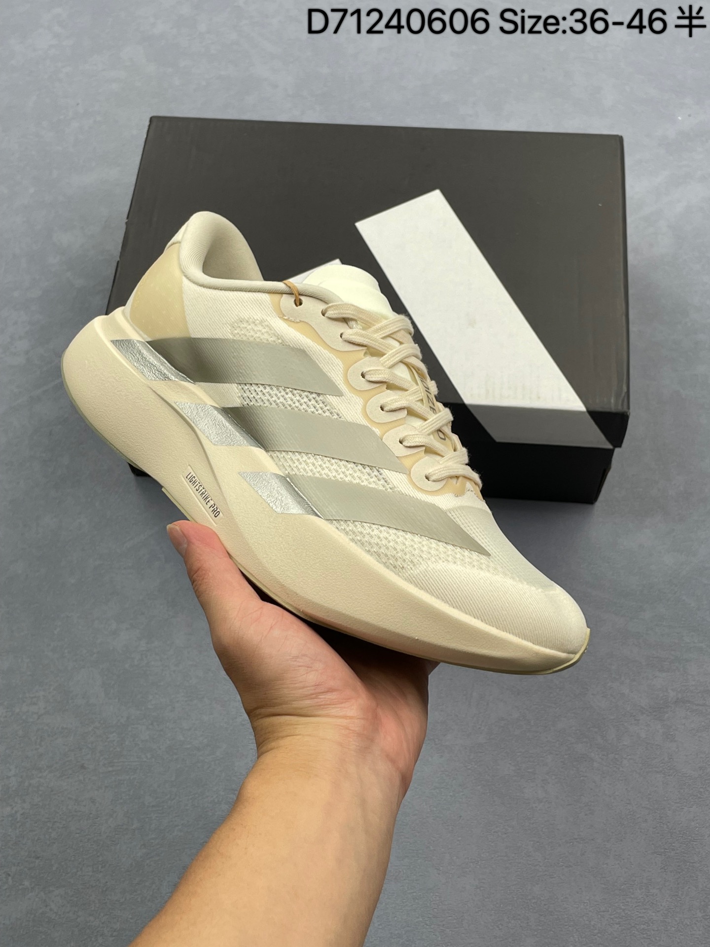 💰120 
阿迪达斯Ad Adizero Evo SL M 阿迪超轻透气缓震跑鞋以令人难以置信的138克重量，刷新了跑鞋轻量化的记录，阿迪在材料科学和工艺技术上的深厚积累。全新鞋款采用Lightweight Upper材料，让穿着者几乎能够体验到一种裸足的感觉
货号：JR5841
尺码：36 36⅔ 37⅓ 38 38⅔ 39⅓ 40 40⅔ 41⅓ 42 42⅔ 43⅓ 44 45 46
编码：D71240606