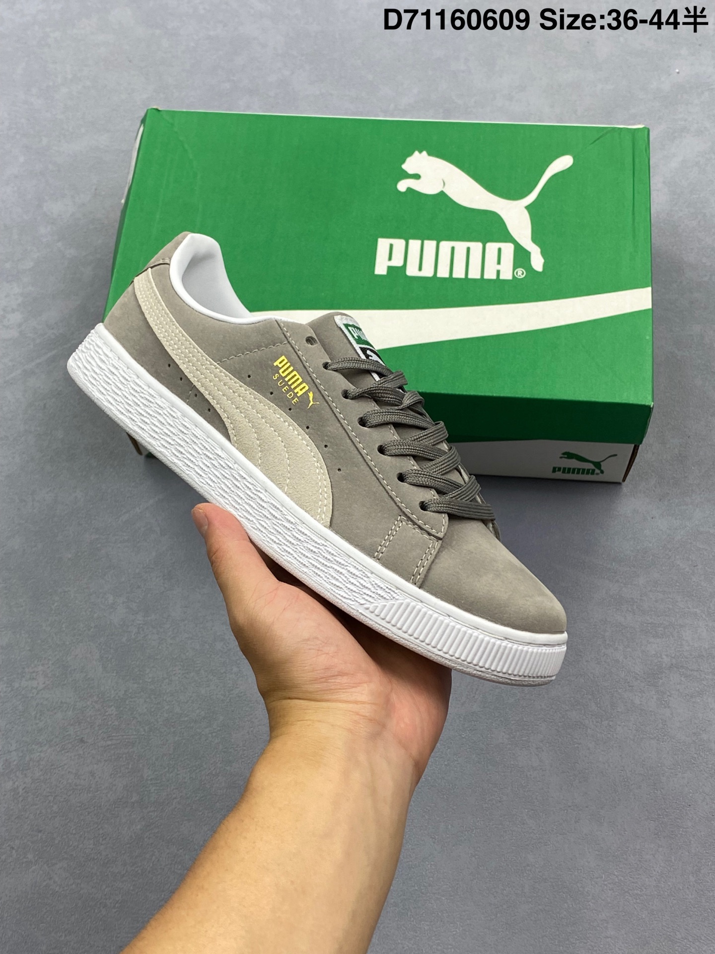 合集💰80
PUMA/彪马 男女鞋真标半码制，原楦原纸版数据开发版型，超采用软纹皮革鞋面材质，正确橡胶围条加固鞋底❗运动品牌Puma/彪马 Suede Classic经典复古明星系列休闲运动百搭板鞋。

类型：男女鞋
货号：374915 07
尺码：36-44带半码
编码：D71160609