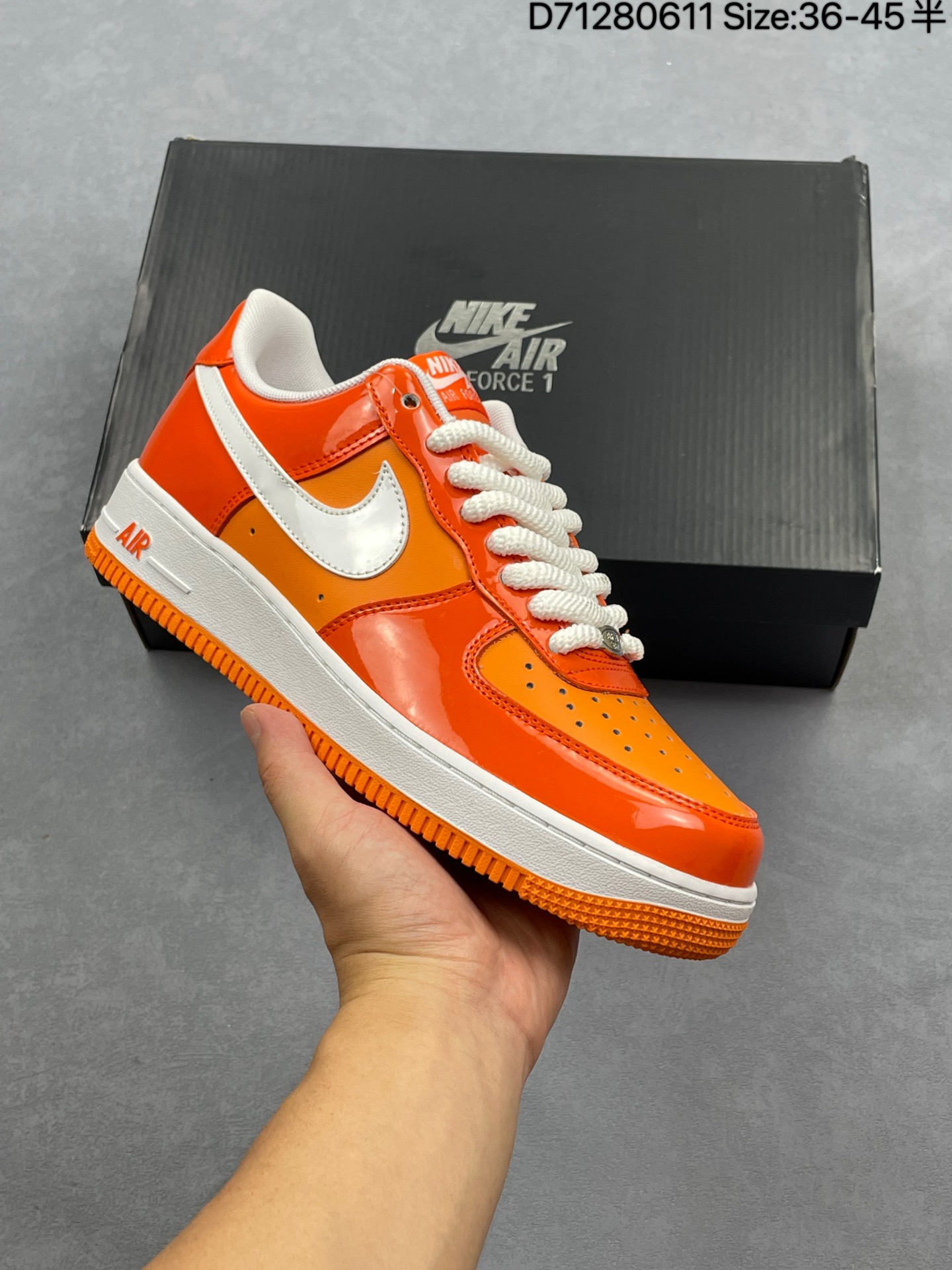 💰140
公司级✅耐克Nike Air Force 1“07 LV8空军一号低帮百搭休闲运动板鞋。柔软、弹性十足的缓震性能和出色的中底设计，横跨复古与现代的外结合，造就出风靡全球三十多年的Force 1
货号：HV9405-800
尺码：36 36.5 37.5 38 38.5 39 40 40.5 41 42 42.5 43 44 45
编码：D71280611
