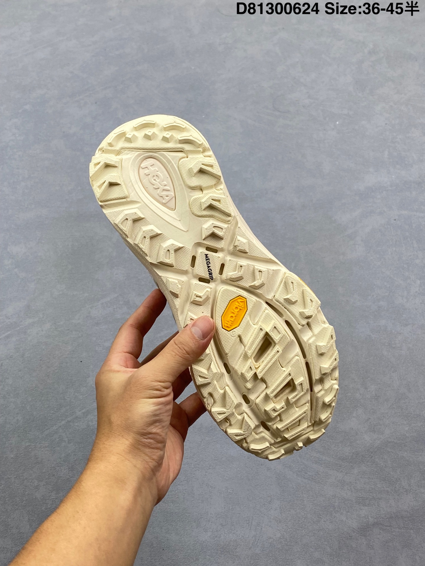 💰270
✅HOKA ONE ONE MAFAE HREE2 全新配色创立于2009年,始终致力于为所有跑者提供更新、更好的跑步 装备。相比常规跑鞋,HOKA ONE ONE特别研发使用性能独特的几何形跑鞋中底,此鞋底更厚、更高、回弹性也更好,除了卓越的缓冲性能,它还能为各种阶段的跑者带来更具动感、更加稳定的跑步体验。HOKA ONE ONE从设计之初就清楚意识到,要保证跑者步幅的均匀一致,双脚自然而然的运动至关重要货号:1141572/ OY
尺码:36 36.4 37.5 38 38.5 39 40 40.5 41 42 42.5 43 44 45
编码:81300624