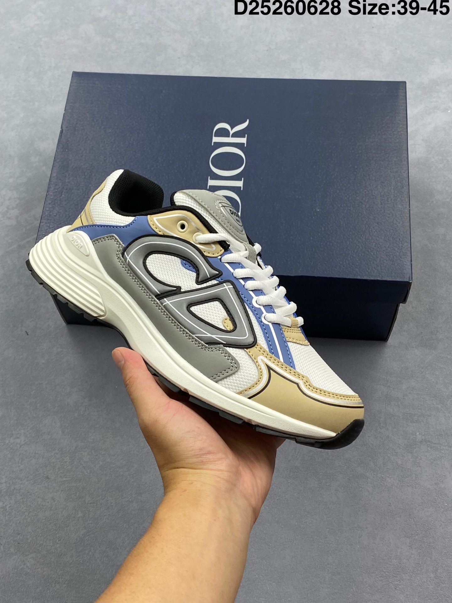 💰130
迪奥DIOR HOMME 高奢品牌经典复古老爹鞋 夸张流线极符 外形延续当下潮流得未来感老爹鞋
货号：1039256
尺码：如图
编号：D25260628