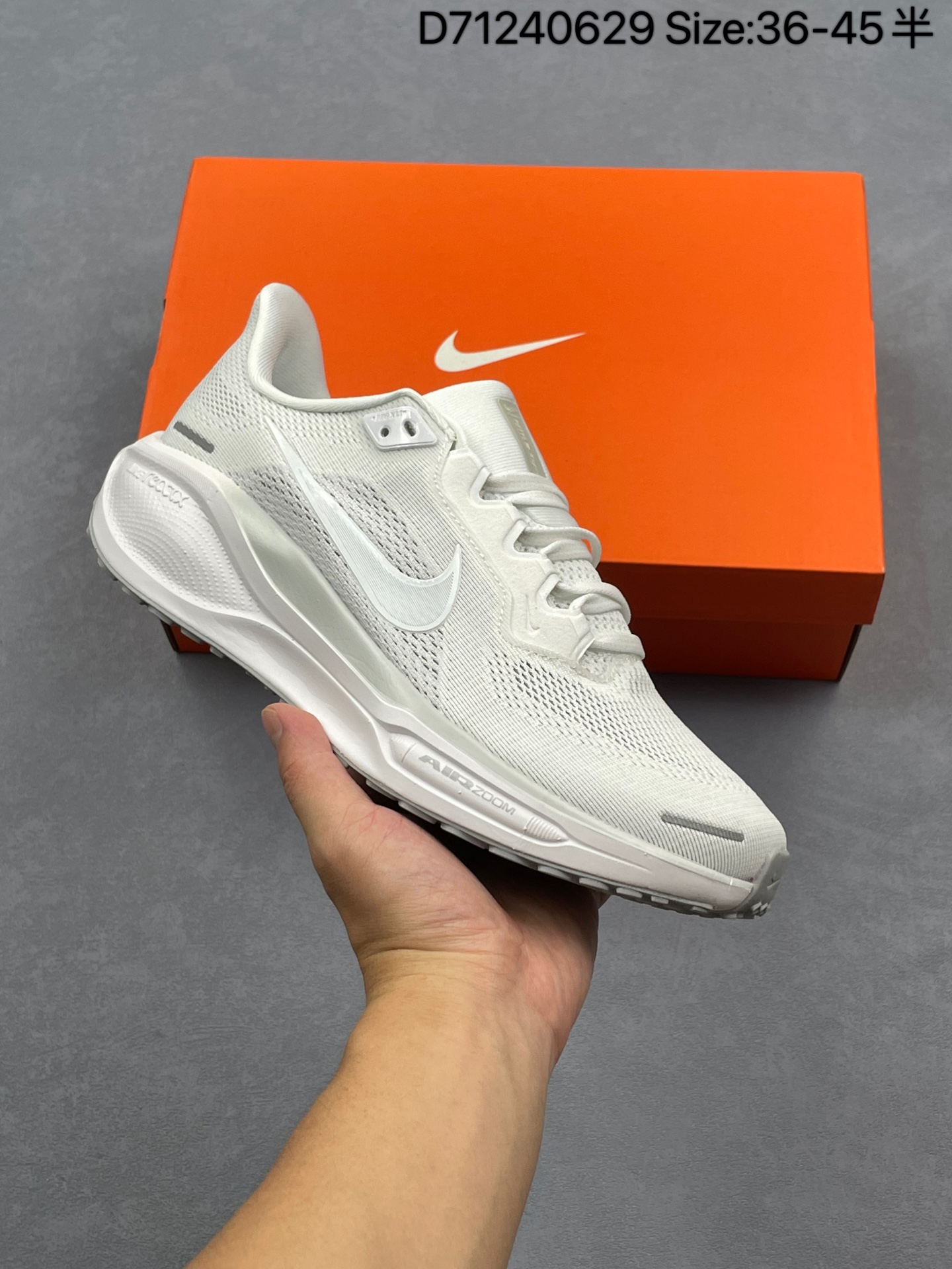 💰120
Nike「飞马新鞋」触感柔软，质感升级！随着“耐克「蓝图」系列”在巴黎的盛大发布，全新一代 登月41代 Nike Pegasus 41运动老爹鞋也正式登场啦！Nike Pegasus 41采用了全掌ReactX泡绵中底，前掌和后跟还配备了Air Zoom气垫单元，据说跑起来更快更舒适哦！这次最大的升级点，就是飞马系列首次引入了ReactX泡绵，听说相比React泡绵，能量回馈提升了整整13%哦！
货号：FD2723
编码D71240629
Size:36-45半