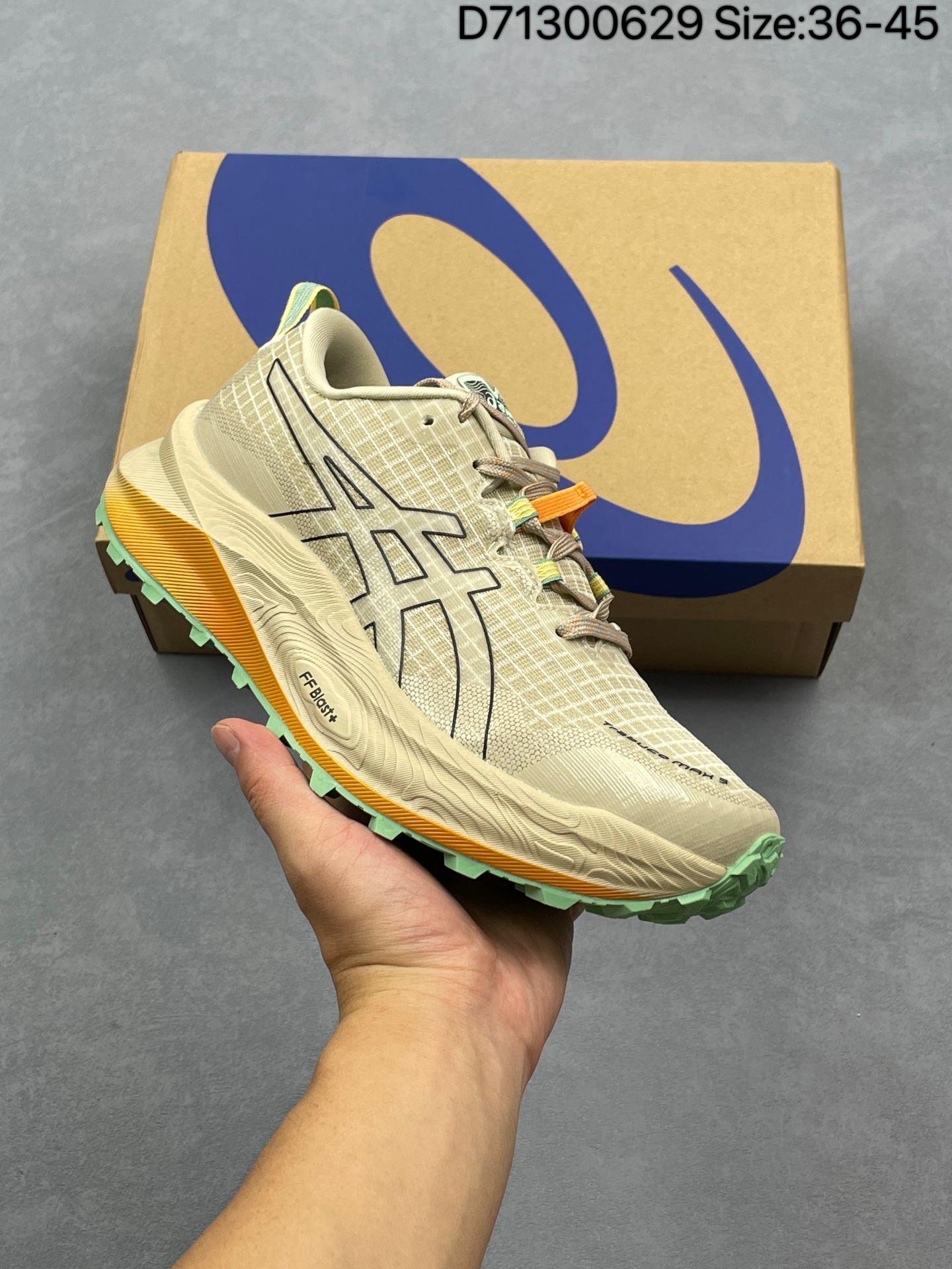 公司级✅ASICS GEL-TRABUCO MAX 3 亚瑟士 网面透气 耐磨 越野跑步鞋 这双鞋的外观设计超级吸引人 简约大气 色彩搭配也很时尚 ASICS亚瑟士的独家GEL缓震科技 在跑步过程中感受到前所未有的舒适感 脚底仿佛踩在云端一般轻盈 这双鞋的抓地力也非常出色 无论是湿滑的泥泞小路还是崎岖的山路 它都能牢牢地抓住地面 货号:1011B800-002 编码:D71300629