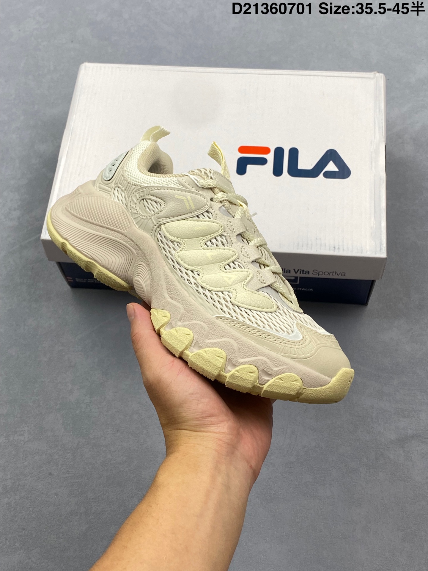 💰320 斐乐Fila Fashion Fern 低帮复古老爹风潮流休闲运动慢跑鞋,采用翻毛皮组合网织布鞋面材质#独立EVA中底+MD齿纹花橡胶耐磨防滑外底❗️秋冬新品,意式运动美学🇮🇹 货号:F12W521112FWM 尺码:35.5-45带半码 编码:D21360701