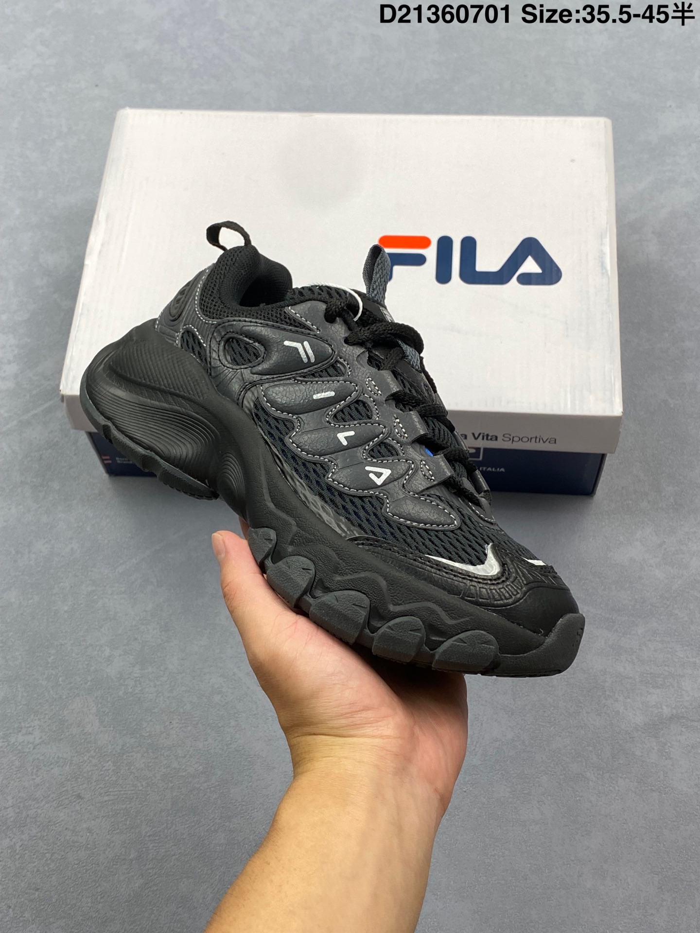 💰320 斐乐Fila Fashion Fern 低帮复古老爹风潮流休闲运动慢跑鞋,采用翻毛皮组合网织布鞋面材质#独立EVA中底+MD齿纹花橡胶耐磨防滑外底❗️秋冬新品,意式运动美学🇮🇹 货号:F12W521112FWM 尺码:35.5-45带半码 编码:D21360701