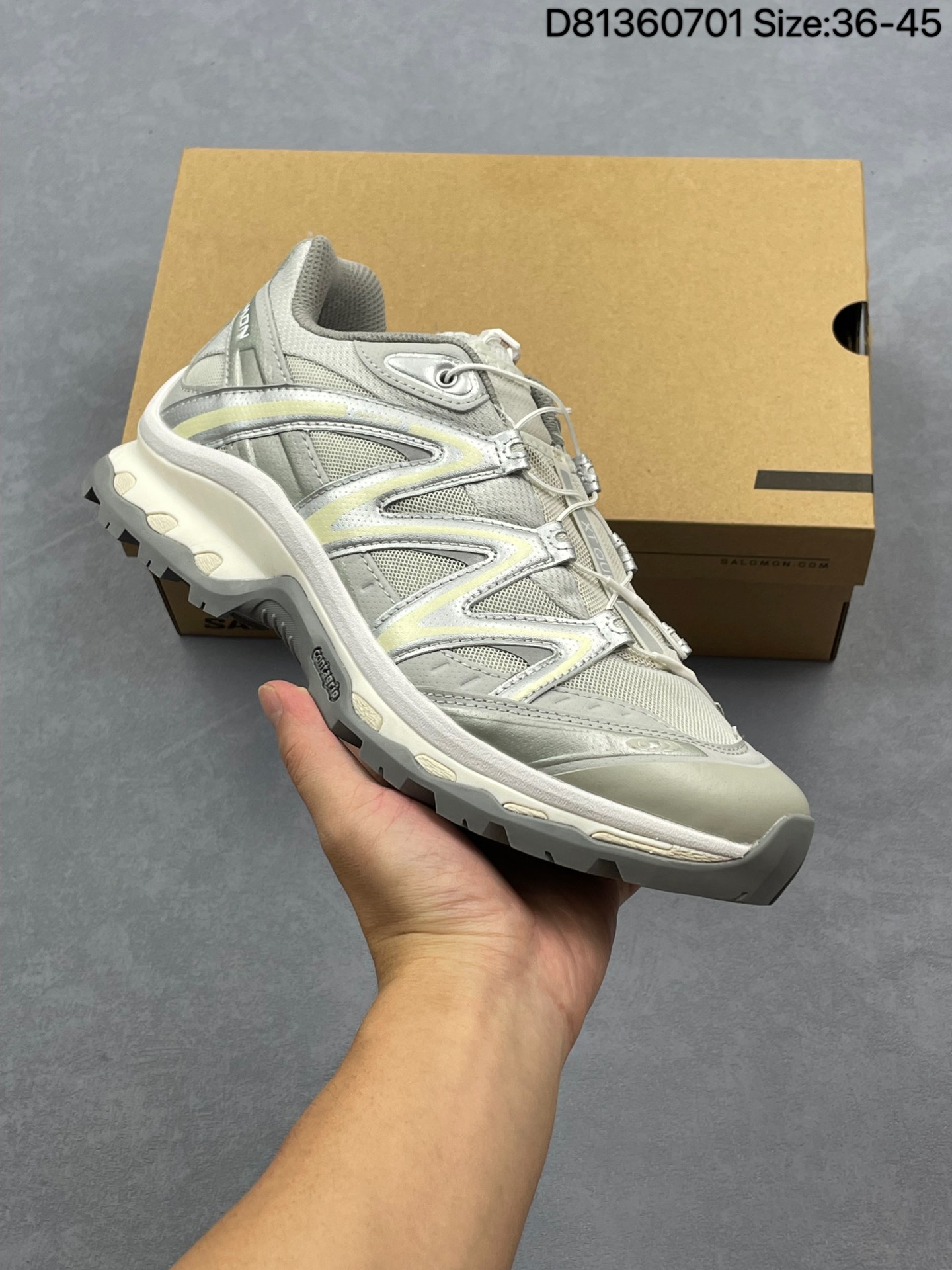 Salomon XT-Quest ADV ”Beige“ 萨洛蒙 探索者系列户外越野跑鞋 #鞋面采用SENSIFIT贴合技术 全方位贴合包裹脚型 鞋跟部鞋底牵引设计 提供强大的抓地性能 更适应野外崎岖不平的道路 其3D ADVANCED CHASSIS底盘 材料轻量大化 钉齿设计更具稳定性、防护性 鞋底易磨损区运用CONTAGRIP高耐磨材料 应对城市硬质路面长距离跑考验 货号:477757 编码:D81360701