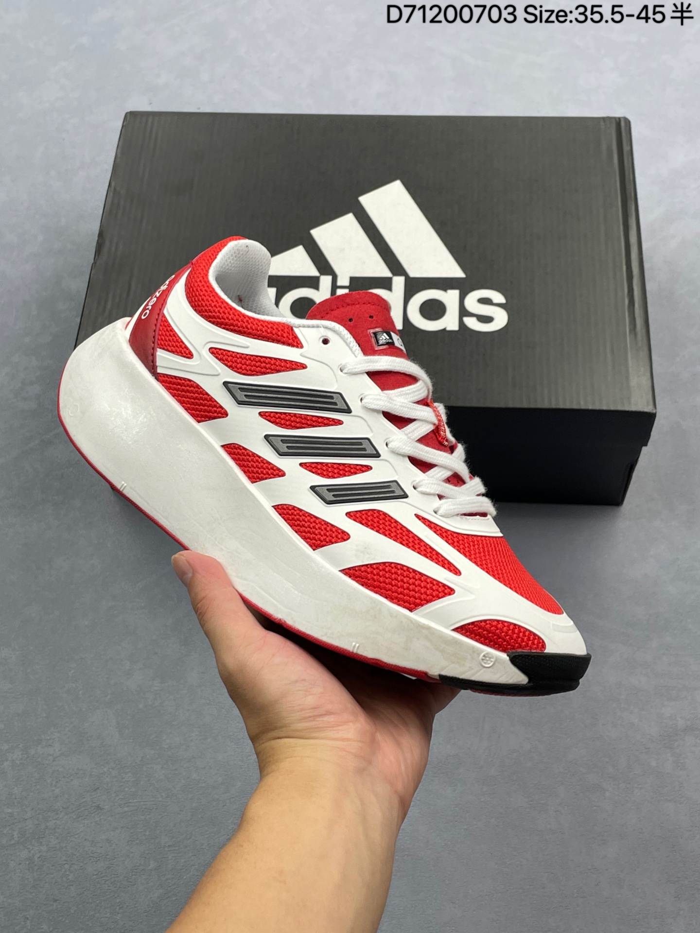 合集💰100
阿迪达斯 (adidas)男女士休闲鞋 ADIZERO ARUKU 减震耐磨缓冲回弹百搭运动鞋 厚底增高老爹鞋。今年曝光的adidas adiZero Aruku可以说是目前最受关注的新鞋之一。 鞋款外观以永动机为灵感,层叠排布的细节带来丰富的视觉层次。干净平整的厚实白色中底是最大特色,非常契合厚底鞋的风潮。
货号:JQ5658
尺码:35.5-45带半码
编码:D71200703
