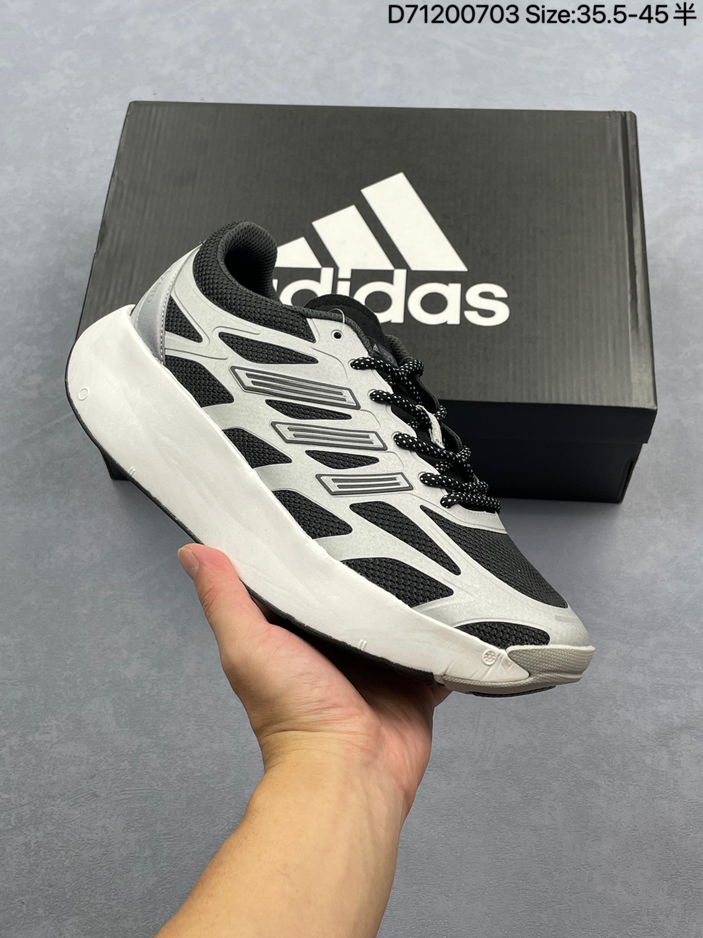 合集💰100
阿迪达斯 （adidas）男女士休闲鞋 ADIZERO ARUKU 减震耐磨缓冲回弹百搭运动鞋 厚底增高老爹鞋。今年曝光的adidas adiZero Aruku可以说是目前最受关注的新鞋之一。 鞋款外观以永动机为灵感，层叠排布的细节带来丰富的视觉层次。干净平整的厚实白色中底是最大特色，非常契合厚底鞋的风潮。

货号：JQ5658
尺码：35.5-45带半码
编码：D71200703