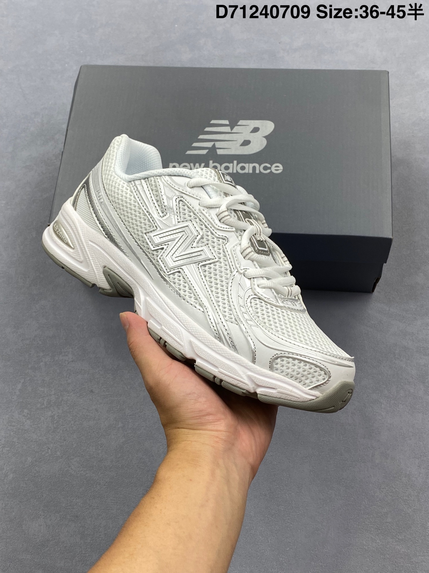 合集💰120
U740CB2男女鞋半码制#采用纤维牛剖革拼接透气网眼衬垫织物鞋面材质#T-Beam大底提供足步弓支撑,保持步态稳定#后跟搭载外露缓震胶❗️复刻千禧美学,革新跑鞋经典!NB新百伦New Balance MR740系列低帮复古老爹风休闲运动慢跑鞋“白银浅蓝”
货号：U740CB2
尺码：36～45半
条码编码：D71240709