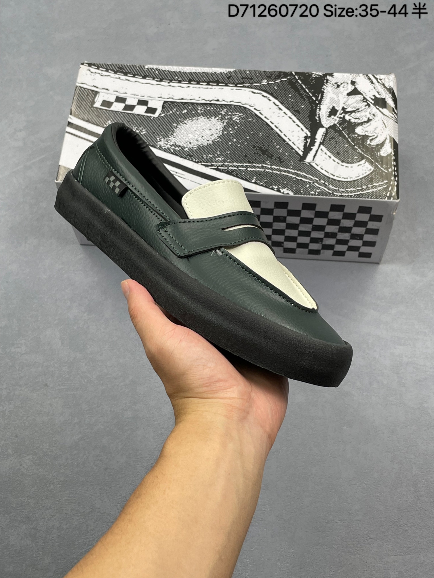 💰130
匡威Converse One Star Tropical Feet 一星翻毛皮 经典黑紫低帮板鞋 鞋面采用翻毛皮材质 自然优雅 内里花纹独具特色 搭配标志性的One Star Logo一星经典立体标凸显现代感风格 融入SKATE元素 源于街头设计灵感 舒适的穿着体验 让你尽享运动中的乐趣 
尺码：35 36 36.5 37 37.5 38 39 39.5 40 41 41.5 42 42.5 43 44
货号：166847C #D71260720