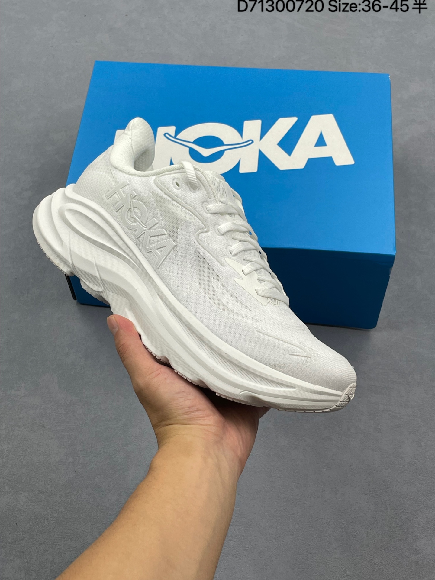 💰150
HOKA/霍卡 男女鞋真标半码制，升级原楦开发版型，采用透气针织工程材料鞋面材质，轻量化材料高弹力泡棉升级中底，内嵌欧索莱Ortholite® 混合(再生)鞋垫，外置耐磨防滑橡胶模块❗️新晋减震王,踩屎感最强！美国新兴跑鞋品牌Hoka One One M CLIFTON 10 Low 克利夫顿10代系列低帮厚底网织轻量休闲运动慢跑鞋 1162031
码数：36 36.5 37 38 38.5 39 40 40.5 41 42 42.5 43 44 45
编码：D71300720