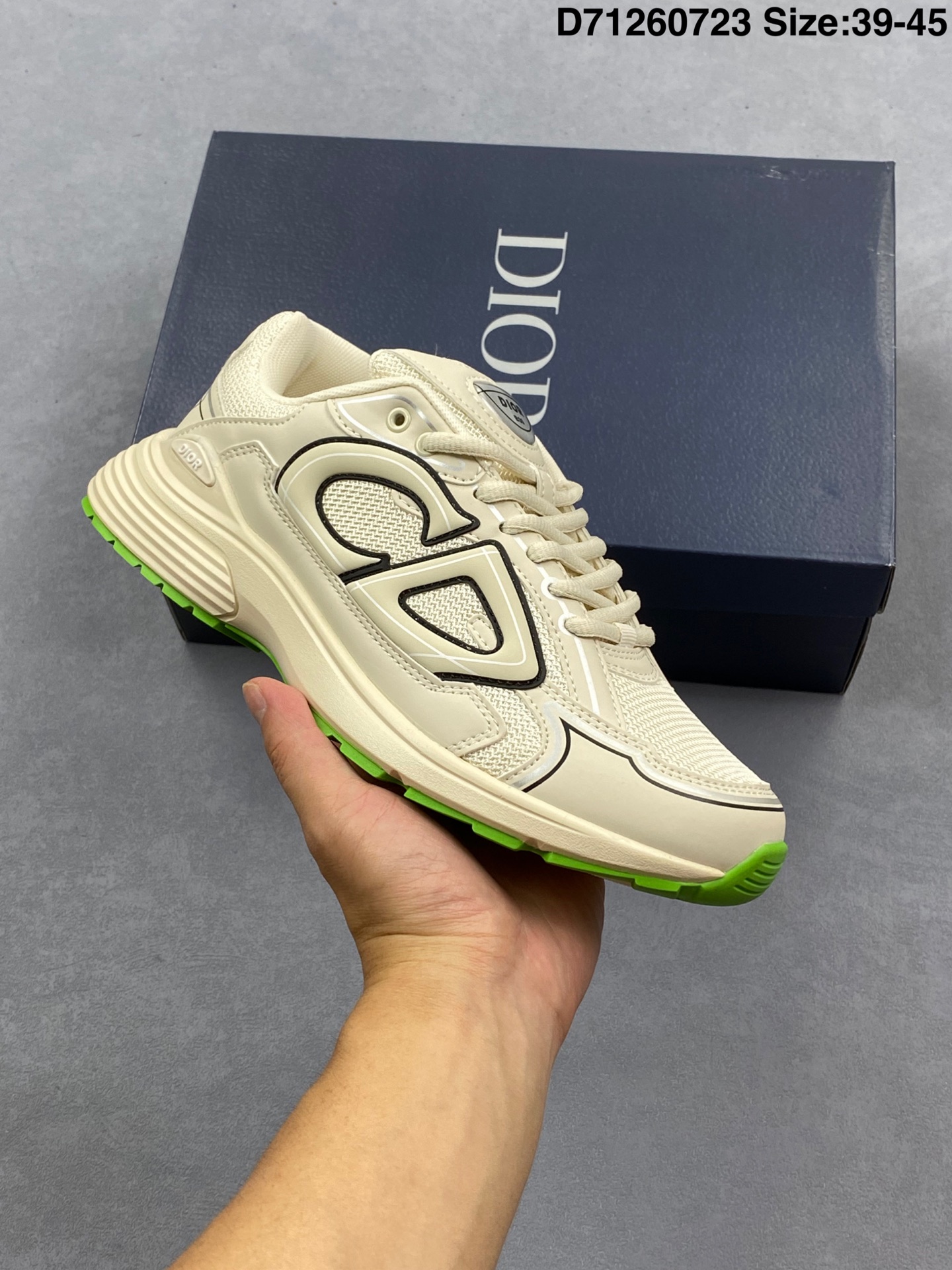 💰130
✅Dior B30 迪奥网眼织物低帮运动休闲鞋 该款系列采用黑网色眼织物白和色科技料面精心制 作饰以反光“CD30”图形标志 外格轻盈的刻雕效果橡胶鞋搭底配标志性点的缀提升格调 内弹部力细节塑造想理的舒适穿着体验可与各休式闲造型配搭 彰显尚时现代的运风动范
货号:3SN279ZRF H900
尺码:如图
D71260723