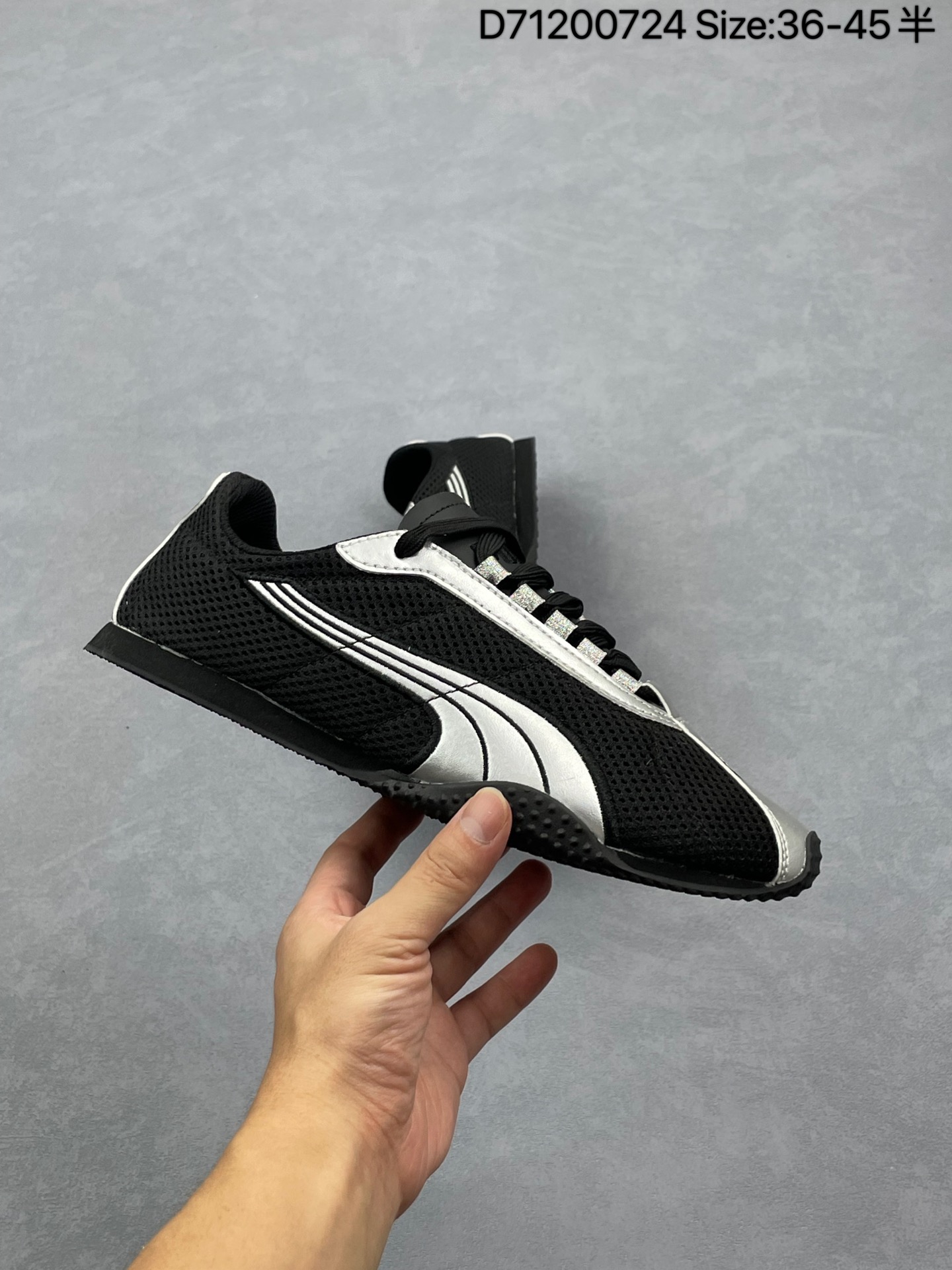 💰100
PUMA 推出全新「H-Street」运动鞋PUMA彪马 H-STREET 薄底鞋 德训 舒适时尚 耐磨 低帮 生活休闲鞋 男女同款整体进行了丰富的细节升级,大面积网眼很柔软 保证了透气性的同时,上脚非常轻盈 超百搭的鞋型日常出街无压力~#打工人的夏日通勤鞋 #复古薄底德训鞋😙 #上得物入手好鞋子 #超百搭复古板鞋 #今天只晒鞋
货号:403692 01
尺码: 36~45含半码
编码: D71200724
