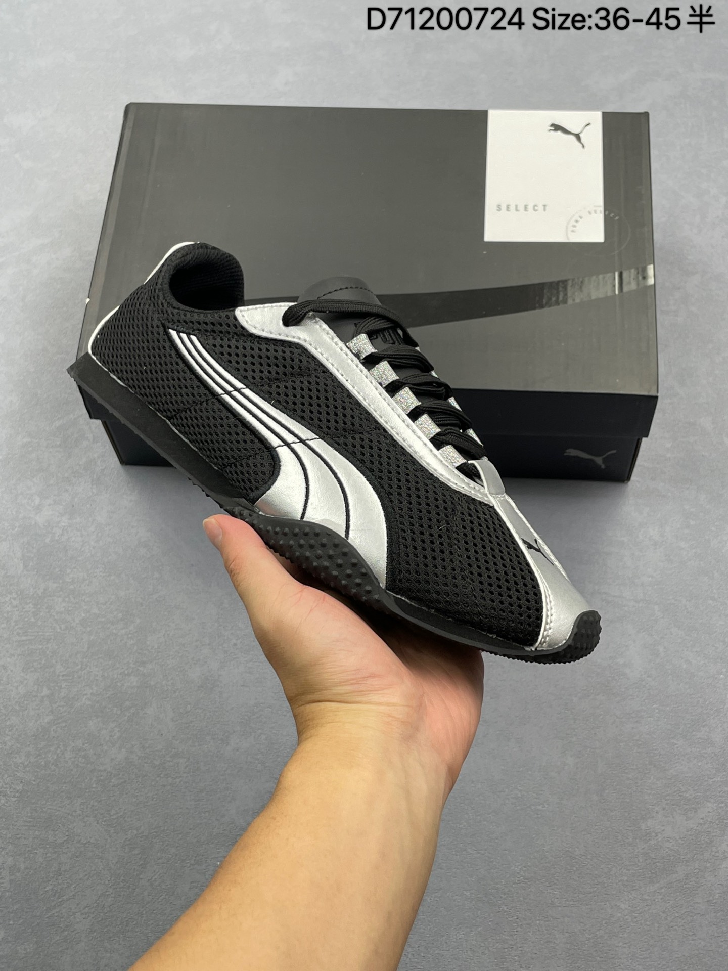 合集💰100
PUMA 推出全新「H-Street」运动鞋PUMA彪马 H-STREET 薄底鞋 德训 舒适时尚 耐磨 低帮 生活休闲鞋 男女同款整体进行了丰富的细节升级，大面积网眼很柔软 保证了透气性的同时，上脚非常轻盈 超百搭的鞋型日常出街无压力～#打工人的夏日通勤鞋  #复古薄底德训鞋😙 #上得物入手好鞋子  #超百搭复古板鞋  #今天只晒鞋
货号：403692 01
尺码:  36～45含半码
编码: D71200724