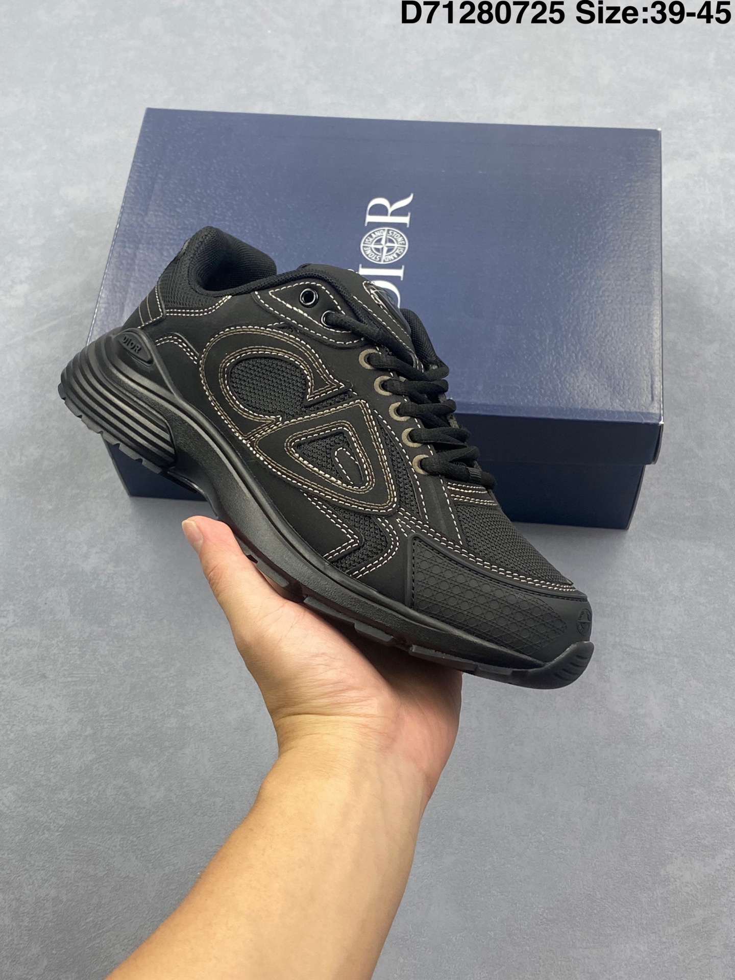 💰140
✅Dior B30 迪奥网眼织物低帮运动休闲鞋 该款系列采用黑网色眼织物白和色科技料面精心制 作饰以反光“CD30”图形标志 外格轻盈的刻雕效果橡胶鞋搭底配标志性点的缀提升格调 内弹部力细节塑造想理的舒适穿着体验可与各休式闲造型配搭 彰显尚时现代的运风动范
货号:3SN279ZRF H900
尺码:如图
D71280725