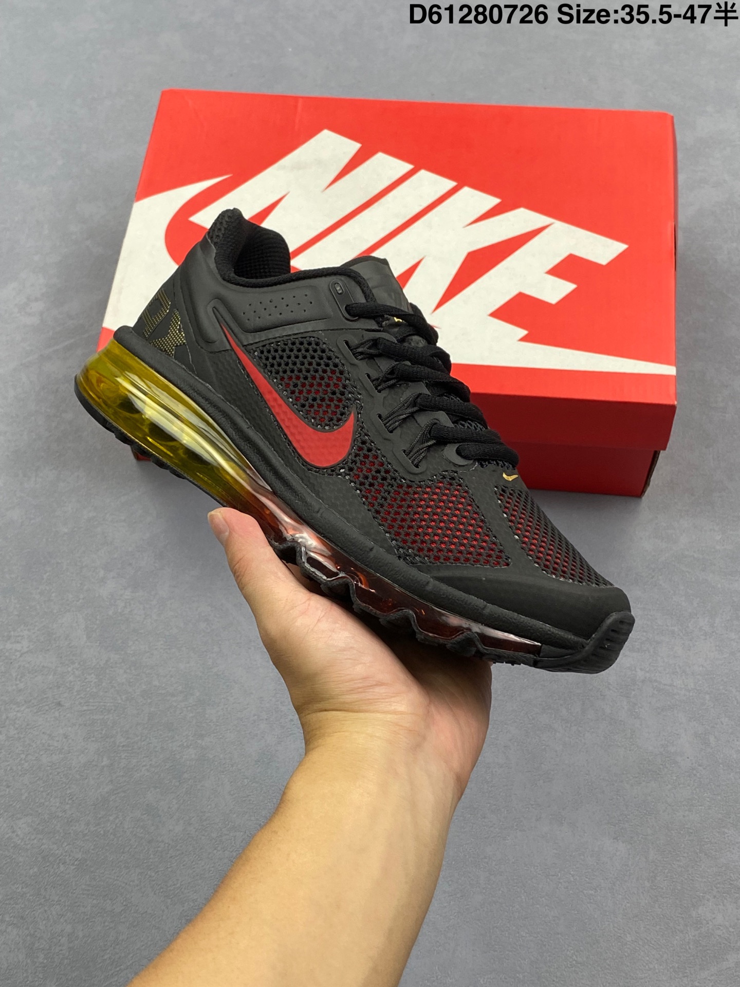 Nike Air Max 2013 舒适时尚耐磨透气 低帮跑步鞋 Nike Air Max 2013 运动鞋携时尚设计闪亮回归,出众有型.采用网眼布细节和运动风无缝覆面,助你保持清爽感受,塑就焕新造型.经典 Flywire 设计搭配经典全掌型 Max Air 缓震配置,缔造出众舒适感和支撑效果. 货号:HF3660-002 编码:D61280726