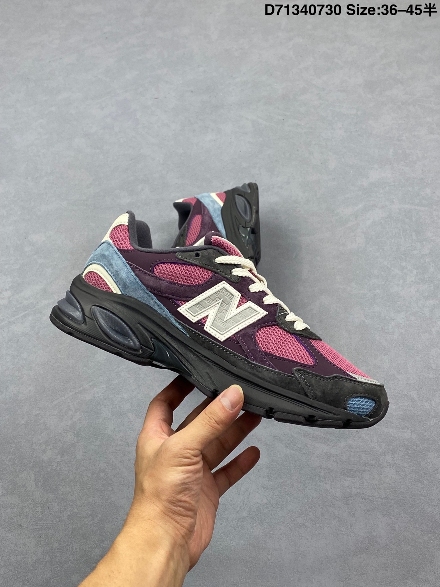 💰170
公司级New Balance M2010系列 新百伦 复古老爹风网布跑步休闲运动鞋
新百伦经典配色 沿袭了面世之初的经典科技 以ENCAP中底配以升级版 N-ERGY缓震物料 鞋面则采用特色的柔软麂皮搭以NewBalance经典的尼龙网布 低调中还原跑鞋本真 更年轻化的设计理念与材质 让新世代青年得以用全新视角体验经典鞋款的传奇魅力
货号:U2010RLC
尺码:36 37 37.5 38 38.5 39.5 40 40.5 41.5 42 42.5 43 44 45
编码:D71340730 Size:36~46.5半