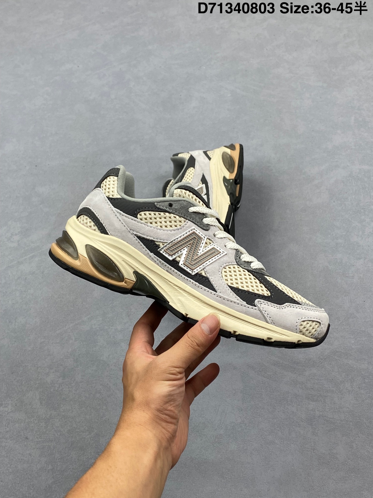 💰170
New Balance M2010系列 新百伦 复古老爹风网布跑步休闲运动鞋
新百伦经典配色 沿袭了面世之初的经典科技 以ENCAP中底配以升级版 N-ERGY缓震物料 鞋面则采用特色的柔软麂皮搭以NewBalance经典的尼龙网布 低调中还原跑鞋本真 更年轻化的设计理念与材质 让新世代青年得以用全新视角体验经典鞋款的传奇魅力
货号:U2010KTC
尺码:36 37 37.5 38 38.5 39.5 40 40.5 41.5 42 42.5 43 44 45
编码:D71340803