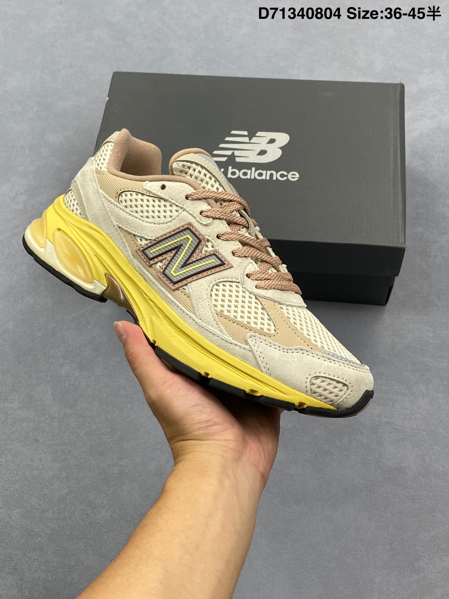💰170
公司级✅New Balance M2010系列 新百伦 复古老爹风网布跑步休闲运动鞋
新百伦经典配色 沿袭了面世之初的经典科技 以ENCAP中底配以升级版 N-ERGY缓震物料 鞋面则采用特色的柔软麂皮搭以NewBalance经典的尼龙网布 低调中还原跑鞋本真 更年轻化的设计理念与材质 让新世代青年得以用全新视角体验经典鞋款的传奇魅力
货号:U2010TTO
尺码:36 37 37.5 38 38.5 39.5 40 40.5 41.5 42 42.5 43 44 45
编码:D71340804