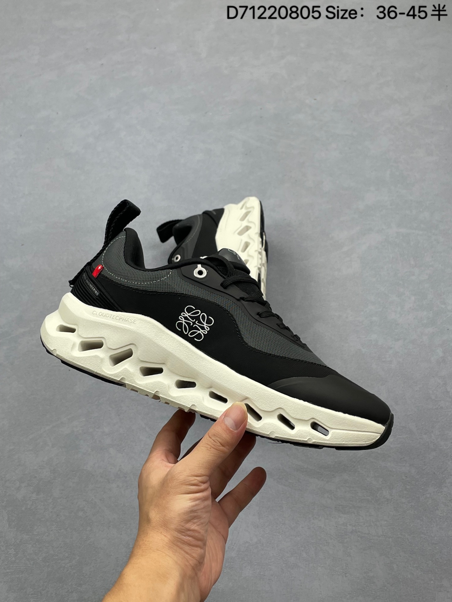 💰110
On昂跑Cloudvista 2 Waterproof 跑鞋 厚底增高运动老爹鞋。On昂跑 Cloudvista 2跑鞋是瑞士运动品牌On昂跑的最新款越野跑鞋,它基于上一代产品进行了全面升级,旨在提供更好的缓震性能、更舒适的穿着体验以及更快的速度感。独特的透气鞋面设计,不仅提升了舒适度,也让跑者的脚感和造型都焕然一新。该跑鞋非常适合越野跑,户外跑,跟尖差约6毫米,重量男款为305克。采用了更富有弹性及回弹感的新款Speedboard速度板,这使得跑步时的每一步都更加有力,同时提供了更强的路感响应。缓震性能得到了提升,给予跑者从后跟到前掌的顺滑舒适的迈步体验。鞋底的升级设计,包括更大、更硬核的齿耳,增强了抓地力,让跑者在户外复杂地形上更加自信。
货号:3ME30110128
尺码:如图
D71220805