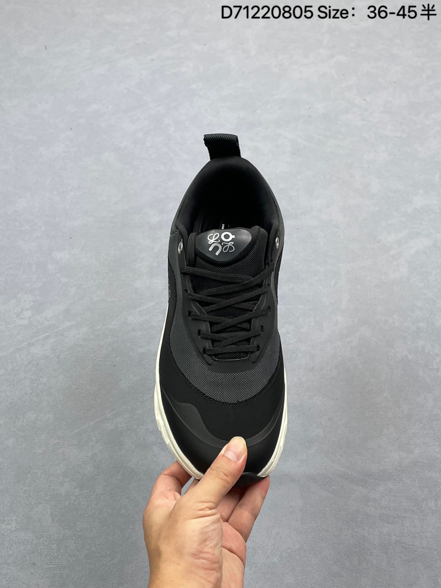 💰110
On昂跑Cloudvista 2 Waterproof 跑鞋 厚底增高运动老爹鞋。On昂跑 Cloudvista 2跑鞋是瑞士运动品牌On昂跑的最新款越野跑鞋,它基于上一代产品进行了全面升级,旨在提供更好的缓震性能、更舒适的穿着体验以及更快的速度感。独特的透气鞋面设计,不仅提升了舒适度,也让跑者的脚感和造型都焕然一新。该跑鞋非常适合越野跑,户外跑,跟尖差约6毫米,重量男款为305克。采用了更富有弹性及回弹感的新款Speedboard速度板,这使得跑步时的每一步都更加有力,同时提供了更强的路感响应。缓震性能得到了提升,给予跑者从后跟到前掌的顺滑舒适的迈步体验。鞋底的升级设计,包括更大、更硬核的齿耳,增强了抓地力,让跑者在户外复杂地形上更加自信。
货号:3ME30110128
尺码:如图
D71220805