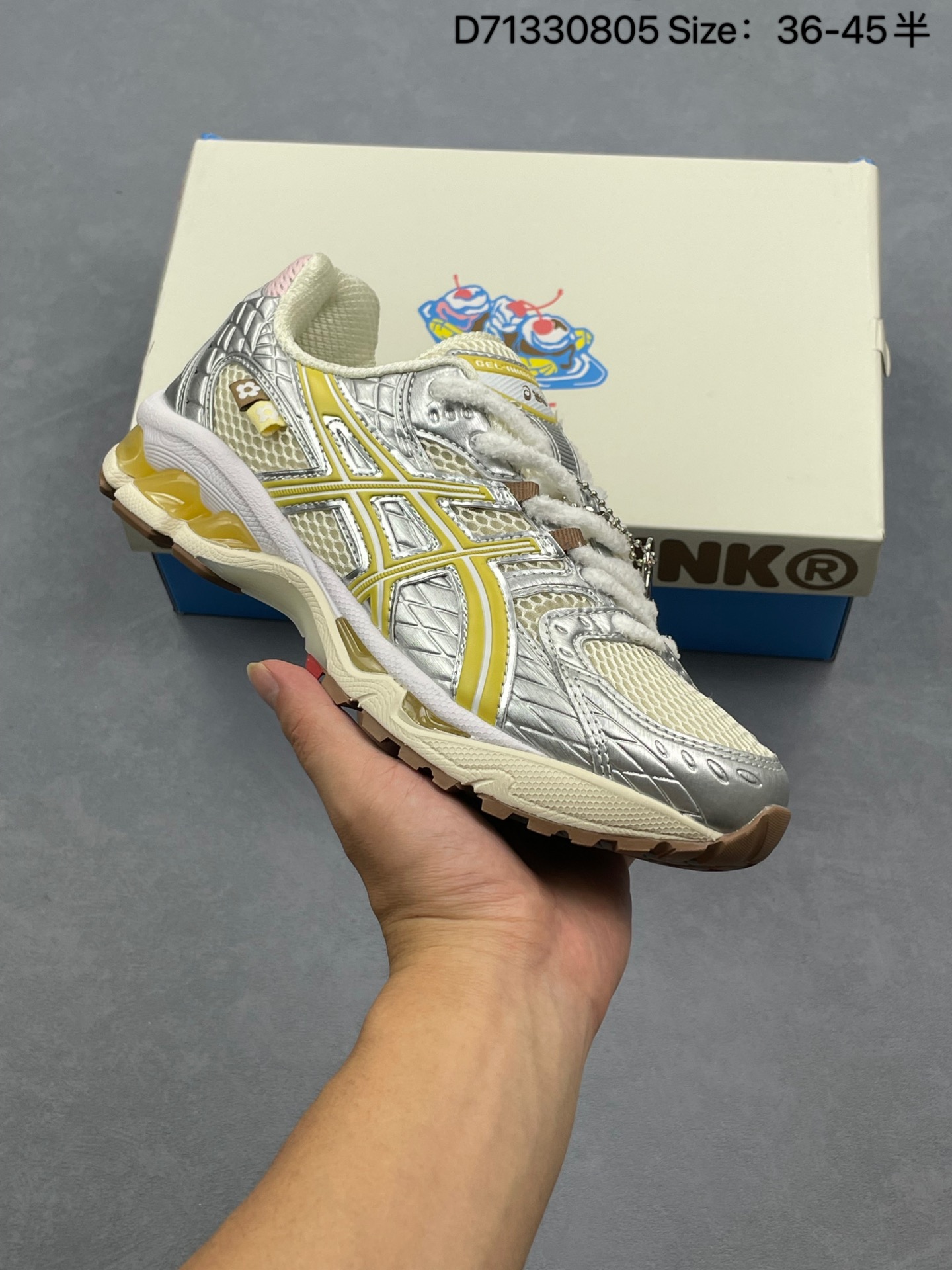 💰165
Asics GEL-Kahana NIMBUS 10.1 耐磨透气低帮休闲鞋 户外机能元素 Y2K赛道持续对未来世界的无限想象和探索经典鞋面设计赋予其更加流畅的外观和出色的包裹性大胆的色彩搭配流线型设计带来全新旗舰鞋款这是对经典的重塑更是对未来的探索与致敬演绎现代潮流机能属性结合潮流线条轮廓凸显浓郁的探索野性耐磨防滑大底 提供良好的抓地力
货号: 1203A865 702
尺码: 36 37 37.5 38 39 39.5 40 40.5 41.5 42 42.5 43.5 44 45
D71330805