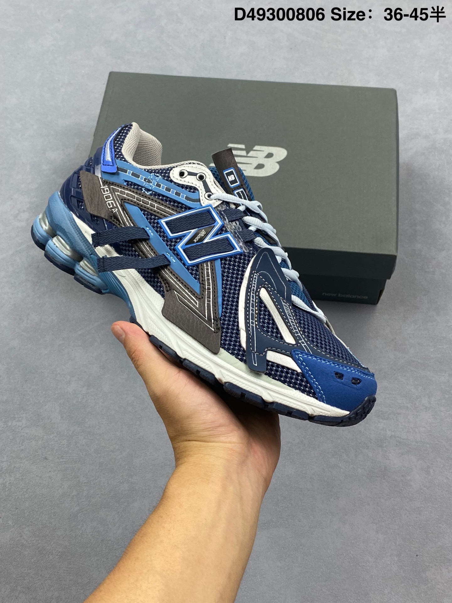 New Balance M1906RI NB宝藏老爹鞋款,复古元素叠加,质感超级棒,楦版型材料细节做工精细,货如实拍图 作为NB最经典的档案鞋型之一,与2002一样,1906有着NB最成熟的技术加持和复古款式,而本次推出的版本参照2002r的定位,相信会在性价两端做出权衡.单从造型上来看,依旧是vibe风格,味道很正,细节也很酷,这双1906r无疑必能打入复古跑鞋爱好者的年度鞋款名录! 货号:M1906AD 半 编码:D49300806