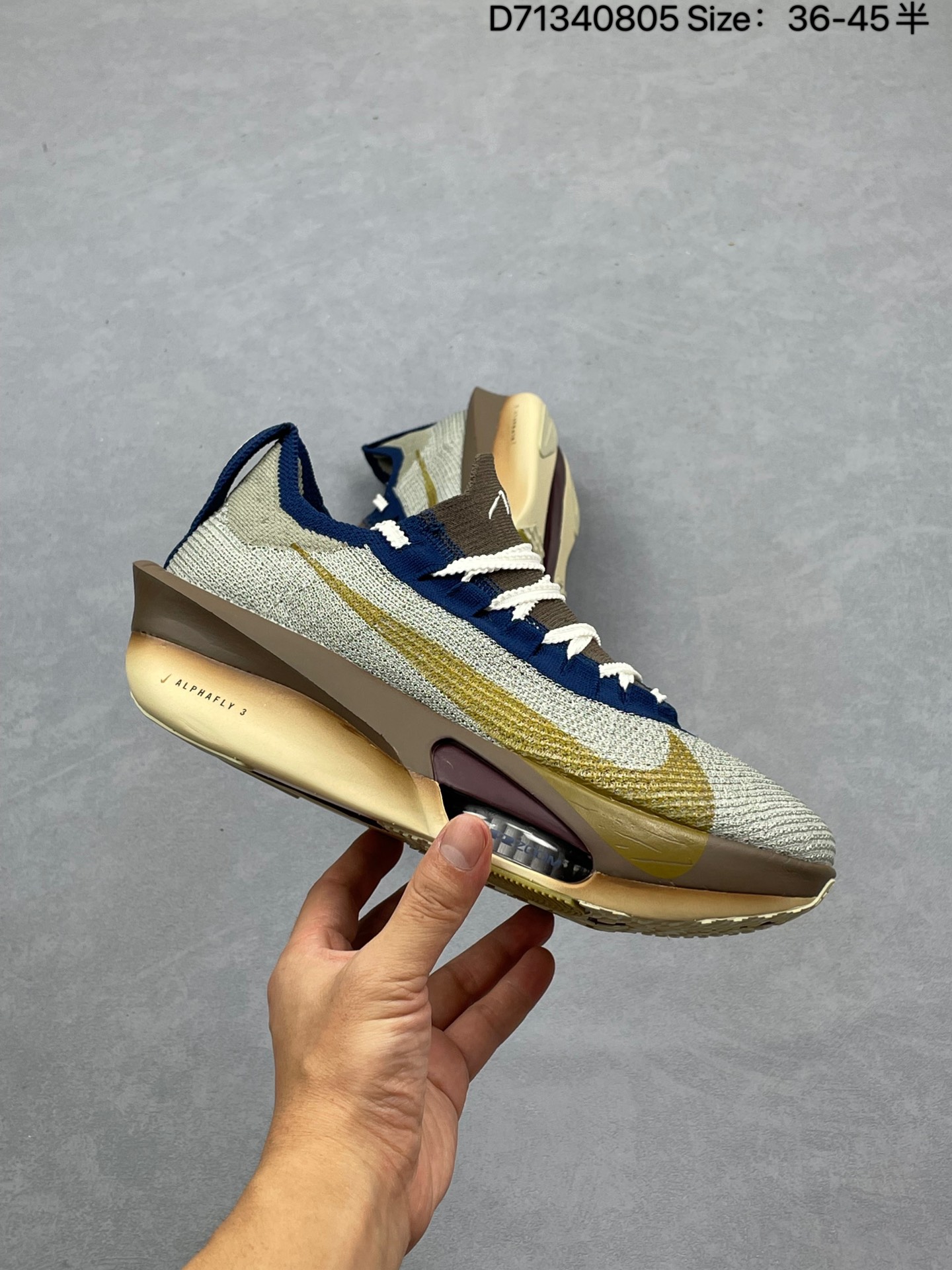 💰170
NK Air Zoom Alphafly NEXT% 3 2024全新马拉松超级跑鞋 FD8356-100 有史以来最轻盈、测试次数最多的NK Alphafly 经过精英马拉松运动员的测试验证 并搭载Air Zoom气垫 旨在助力跑者实现突破 取得更佳的成绩 在开发过程中 Alphafly 3帮助耐克运动员凯尔文·基普图姆（Kelvin Kiptum）以2:00:35的成绩刷新了马拉松世界纪录 Alphafly的动力设计没有改变——Air Zoom气垫单元、Flyplate碳纤维板和ZoomX泡绵 但是整体系统的制作方法略有调整 优化和提升了对运动员的帮助 主要更新包括一体式鞋底 提供顺畅稳定的“后跟到脚趾”过渡；更宽的全长Flyplate碳纤维板提供稳定助推力 全新Fast Shot外底保证出色牵引力和抓地力 全新Atomknit 3.0鞋面提供更强的控制力、透气性和中足支撑力 
货号：HV4318
尺码：36 36.5 37.5 38 38.5 39 40 40.5 41 42 42.5 43 44 44.5 45
编号：D71340805