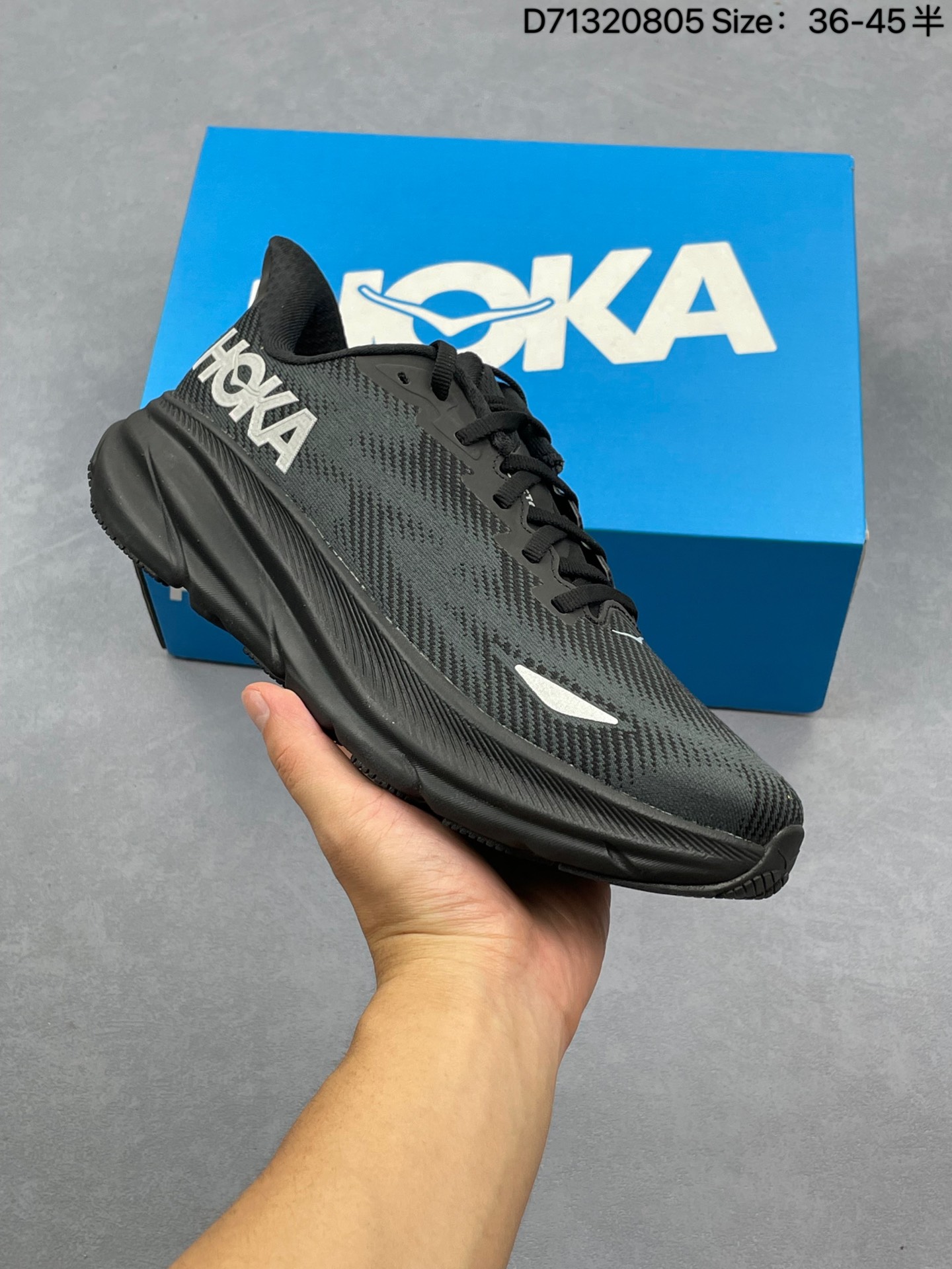 💰160
小红书推荐HOKA M CLIFTON 10 全新配色 这个品牌来自于新西兰的毛利语，HOKA表示大地，ONE ONE表示飞越，连起来就是飞越地平线，ONE ONE不是读作“万万”，正确读法是“欧尼欧尼”。 HOKA在超厚中底方面的积累，让它跑在了其他厂商的前面，推出的跑鞋以缓震和轻量的优势，得到,众多跑者的青睐
货号:1141470
尺码:36～45半
ID:D71320805