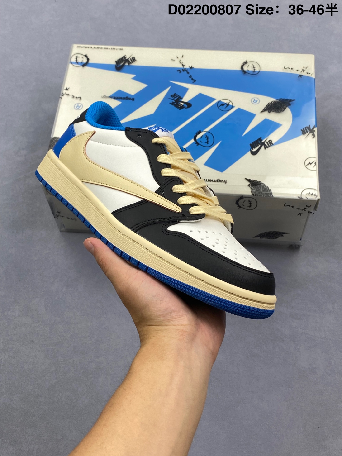 💰100
乔丹Fragment x Travis Scott x LV Air Jordan 1 Low 三方联名倒钩,整双鞋以全荔枝皮打造,腰身搭配白色「倒勾」,再点缀上Travis Scott 标志性的Logo,后跟处以藤原浩最拿手的蓝色为主色调,完善极具Fragment Design的白蓝黑设计风格,左右脚分别以Travis Scott鬼脸和乔丹飞翼加以修饰,彰显出三方联名的奢华格调。
货号:DM7866-104
编码: D02200807Size:36~46半