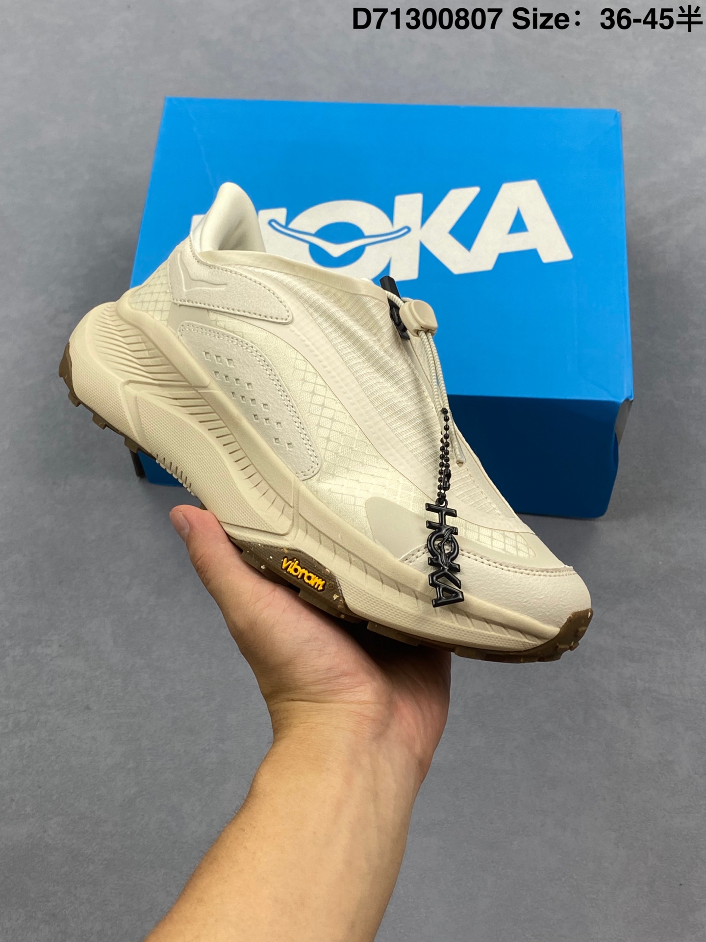 💰150
HOKA户外防水运动休闲鞋 HOKA ONE ONE Tor Summit 舒适百搭 防滑耐磨 低帮 徒步鞋 男女同款 黑色
独家私模 原鞋开模 1：1精品工艺 
采用头层牛皮 防水工艺出品 妥妥的市场顶流产品
货号：1162850 / CRBN
尺码：36 36.5 37.5 38 38.5 39 40 40.5 41 42 42.5 43 44 45 
编码：D71300807